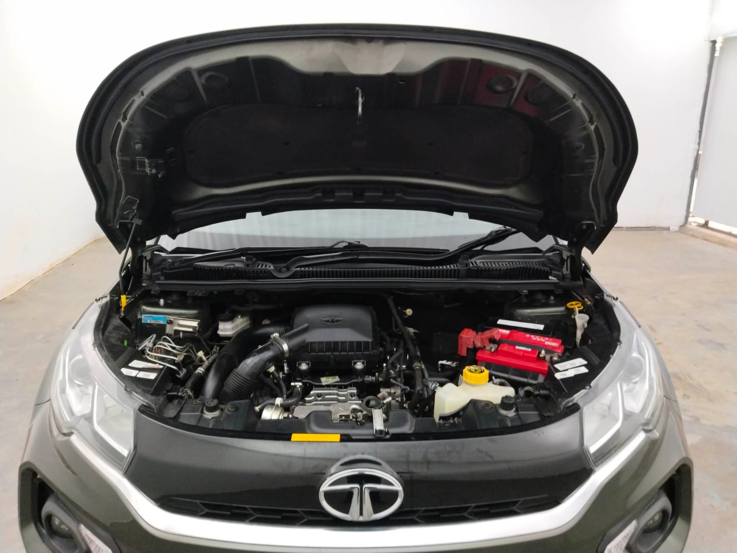 Used 2023 Tata Nexon XMA Petrol Automatic engine ENGINE & BONNET OPEN FRONT VIEW