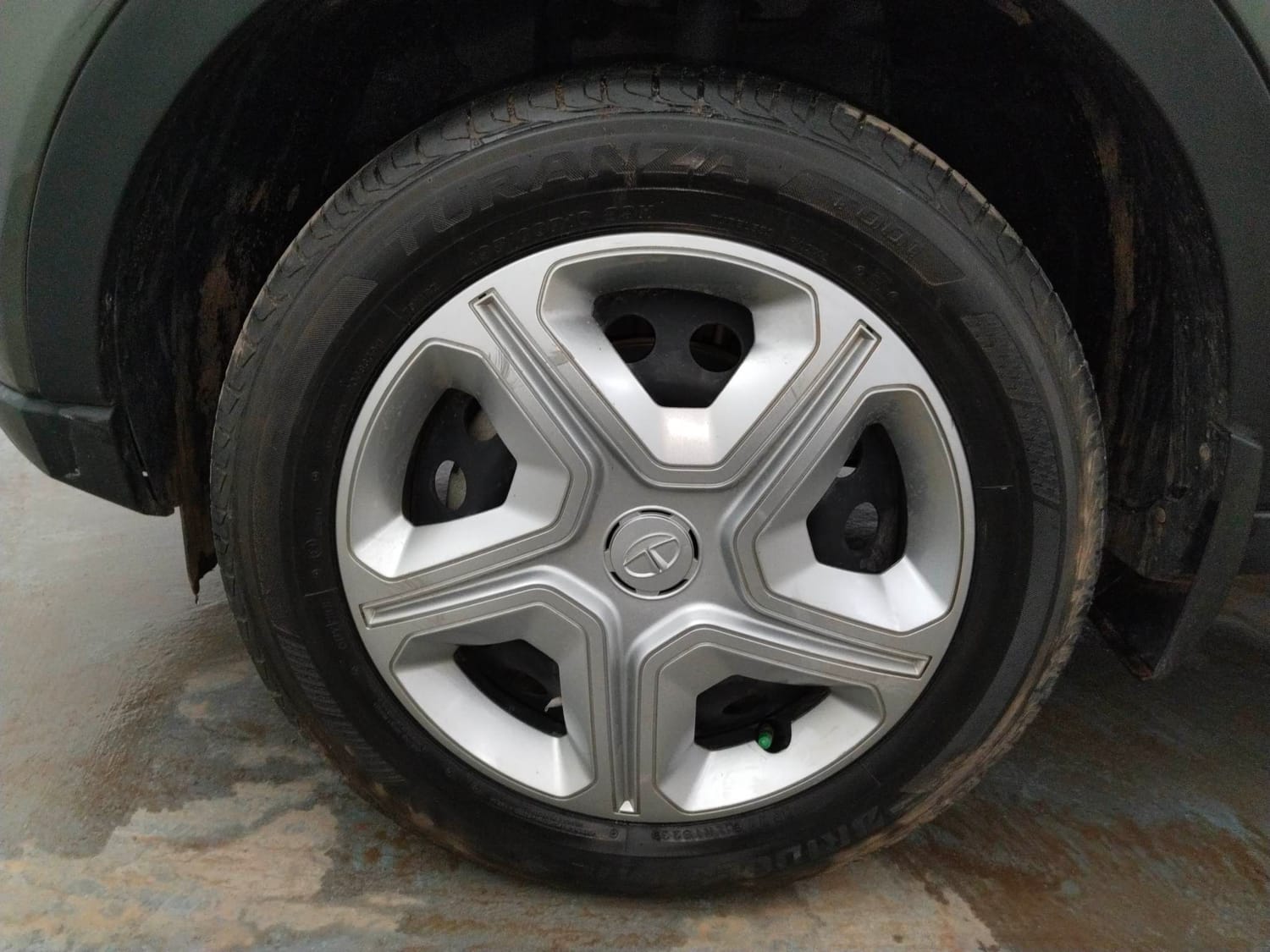 Used 2023 Tata Nexon XMA Petrol Automatic tyres LEFT FRONT TYRE RIM VIEW