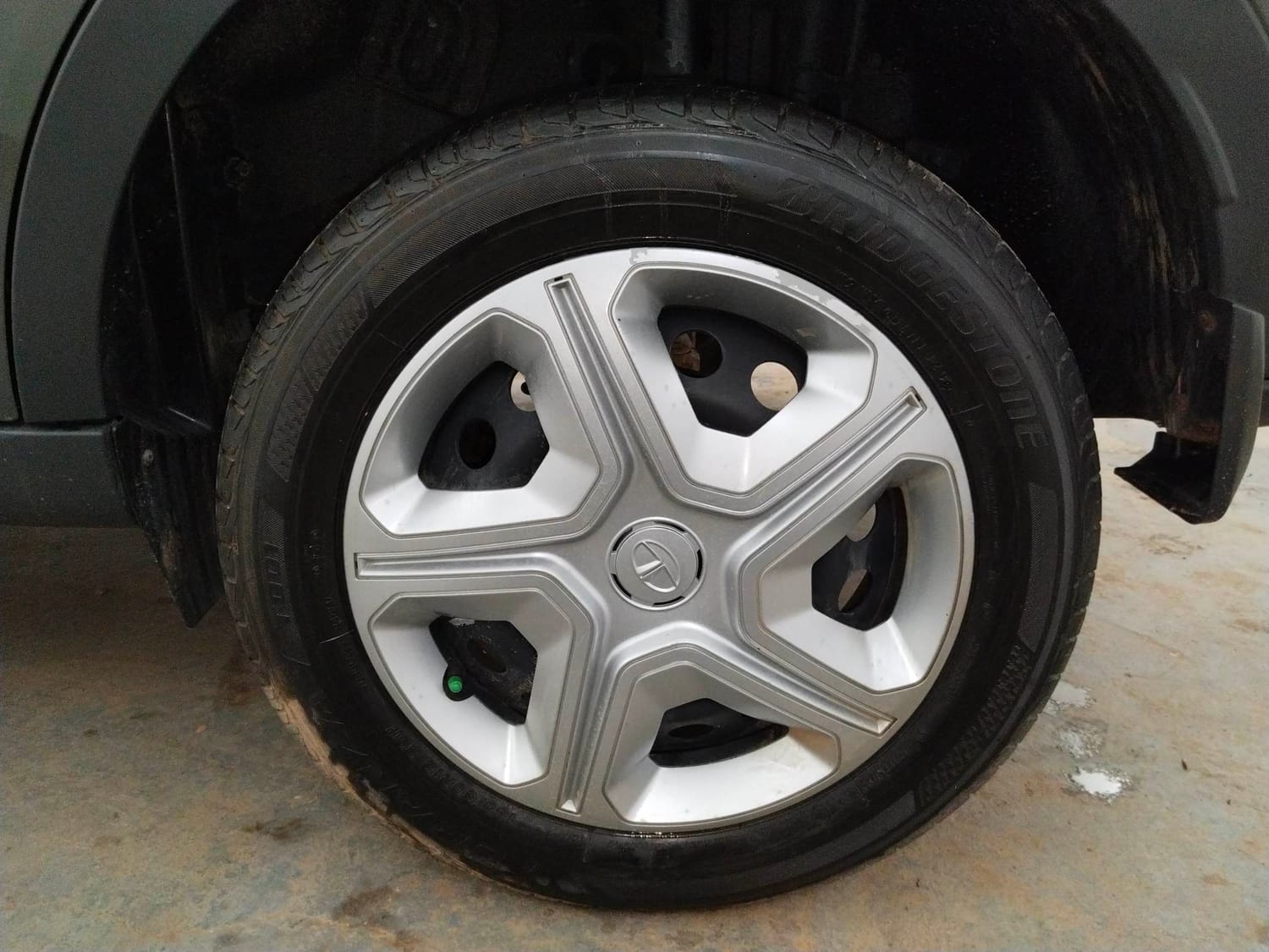 Used 2023 Tata Nexon XMA Petrol Automatic tyres LEFT REAR TYRE RIM VIEW