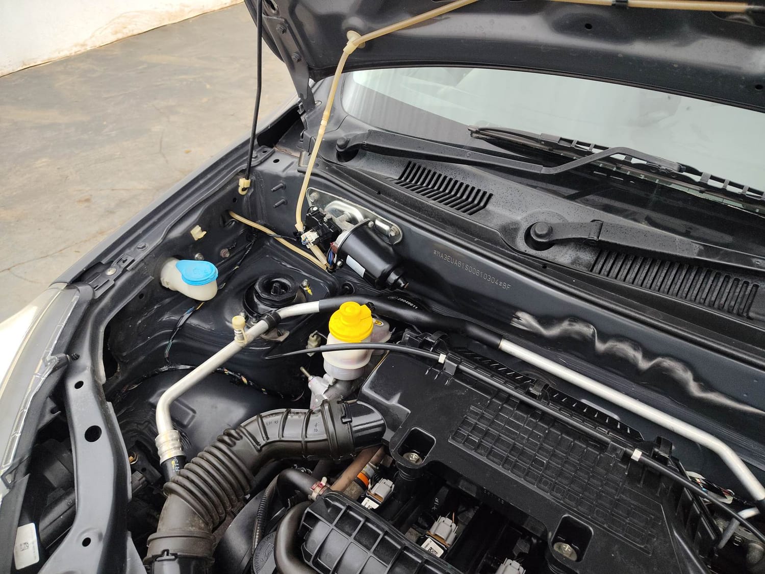 Used 2015 Maruti Suzuki Alto 800 Lxi Petrol Manual engine ENGINE RIGHT SIDE HINGE & APRON VIEW