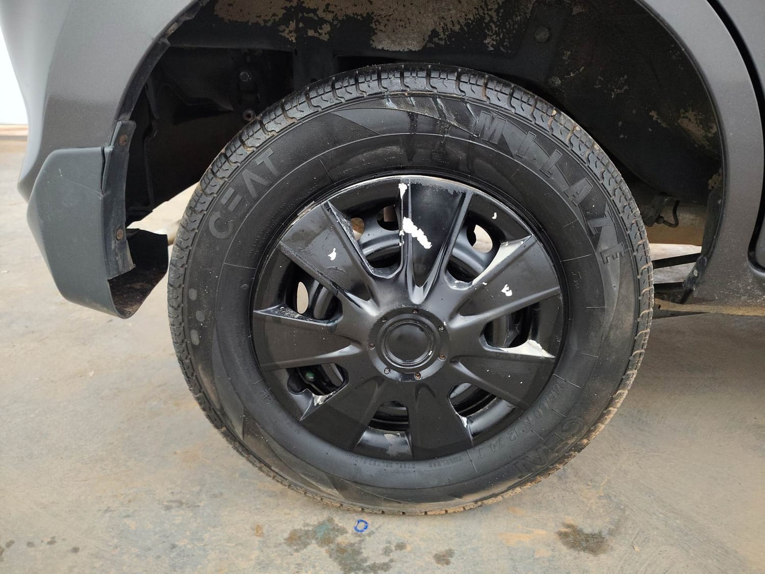 Used 2015 Maruti Suzuki Alto 800 Lxi Petrol Manual tyres RIGHT REAR TYRE RIM VIEW