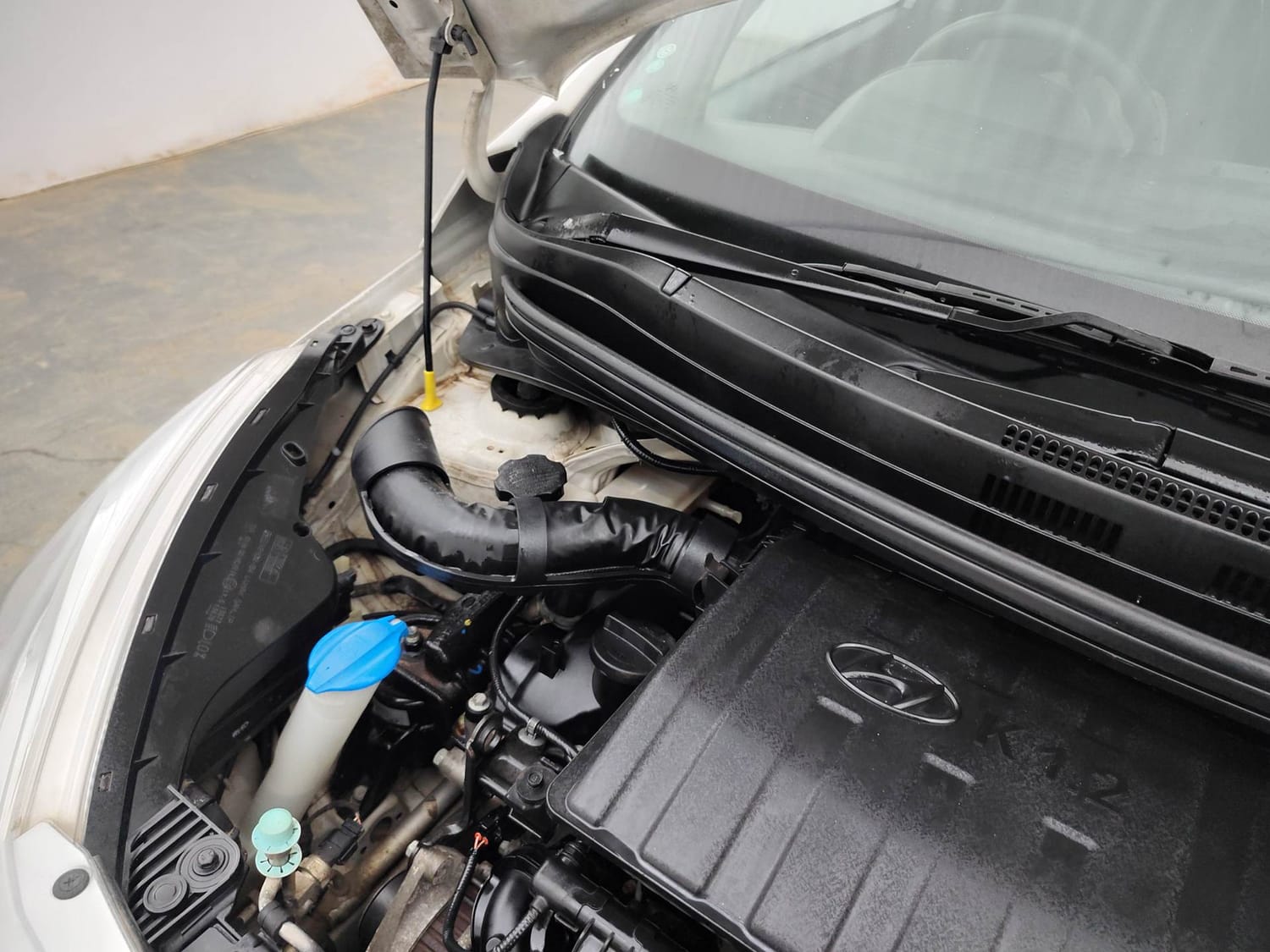 Used 2018 Hyundai Grand i10 Magna 1.2 Kappa VTVT Petrol Manual engine ENGINE RIGHT SIDE HINGE & APRON VIEW