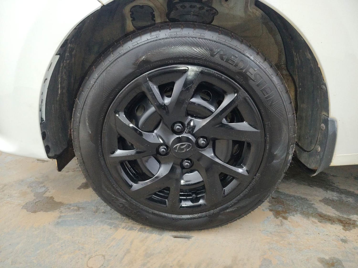 Used 2018 Hyundai Grand i10 Magna 1.2 Kappa VTVT Petrol Manual tyres LEFT FRONT TYRE RIM VIEW