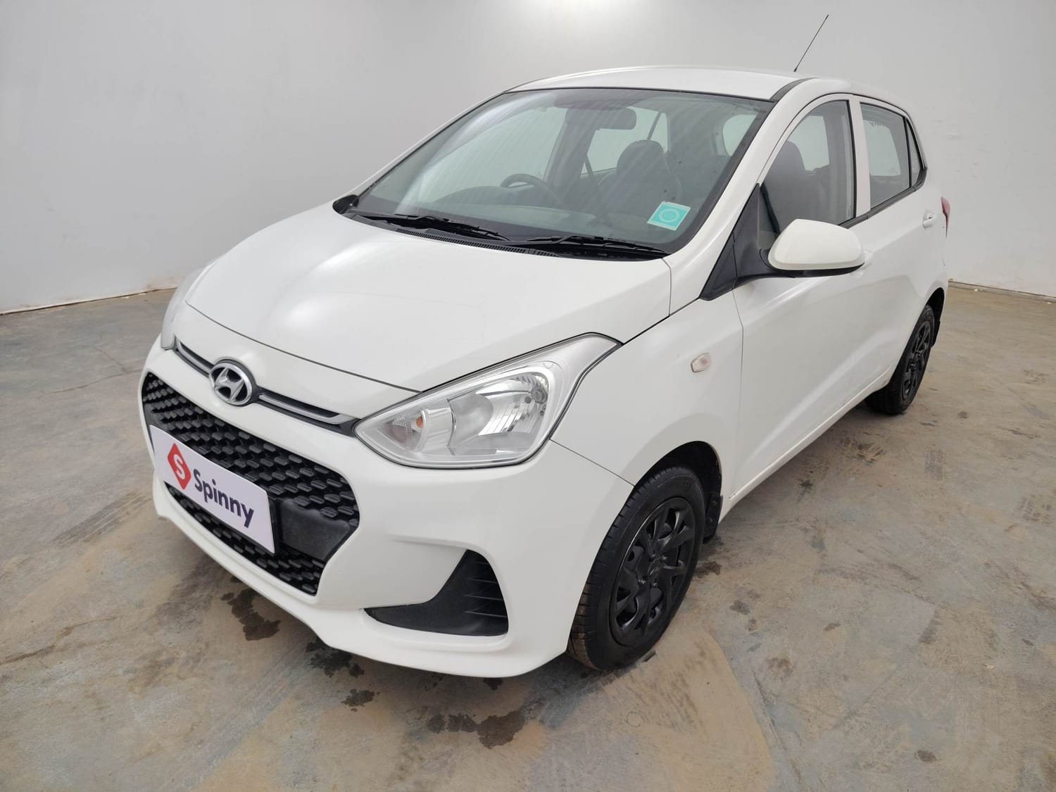 Used 2018 Hyundai Grand i10 Magna 1.2 Kappa VTVT Petrol Manual exterior LEFT FRONT CORNER VIEW