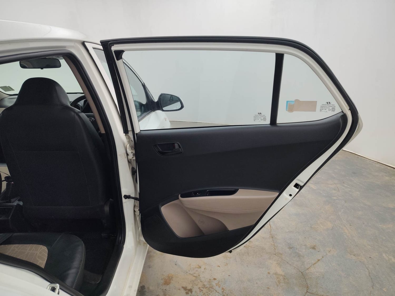 Used 2018 Hyundai Grand i10 Magna 1.2 Kappa VTVT Petrol Manual interior RIGHT REAR DOOR OPEN VIEW