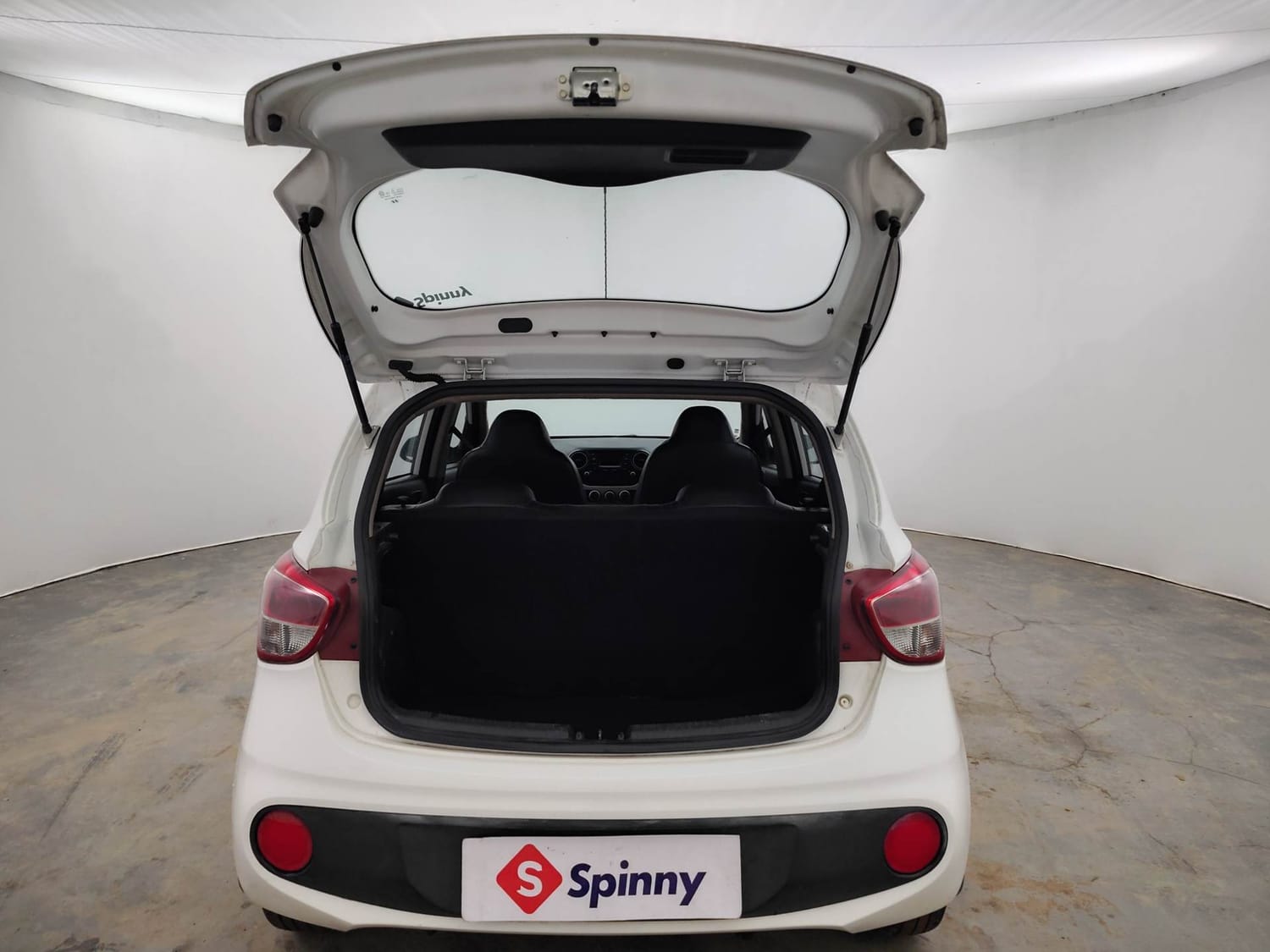 Used 2018 Hyundai Grand i10 Magna 1.2 Kappa VTVT Petrol Manual interior DICKY DOOR OPEN VIEW