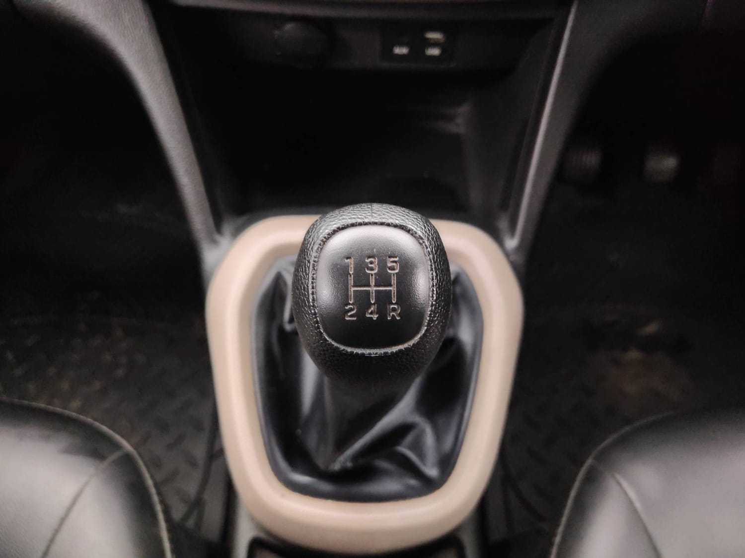 Used 2018 Hyundai Grand i10 Magna 1.2 Kappa VTVT Petrol Manual interior GEAR  KNOB VIEW