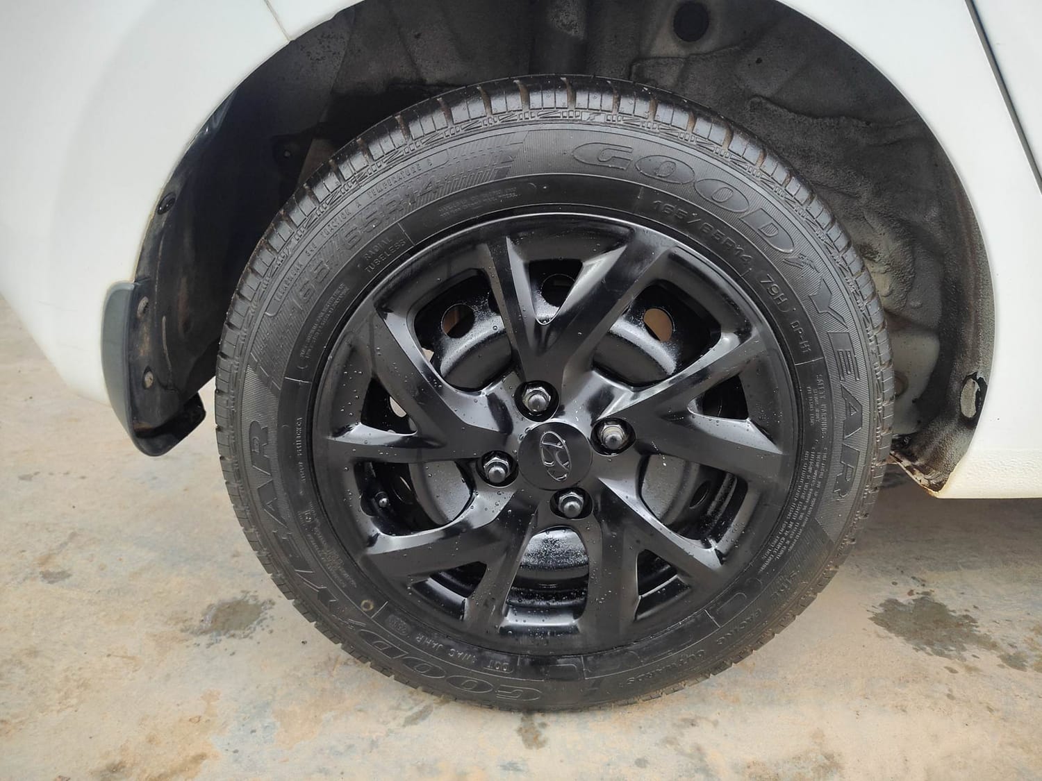 Used 2018 Hyundai Grand i10 Magna 1.2 Kappa VTVT Petrol Manual tyres RIGHT REAR TYRE RIM VIEW