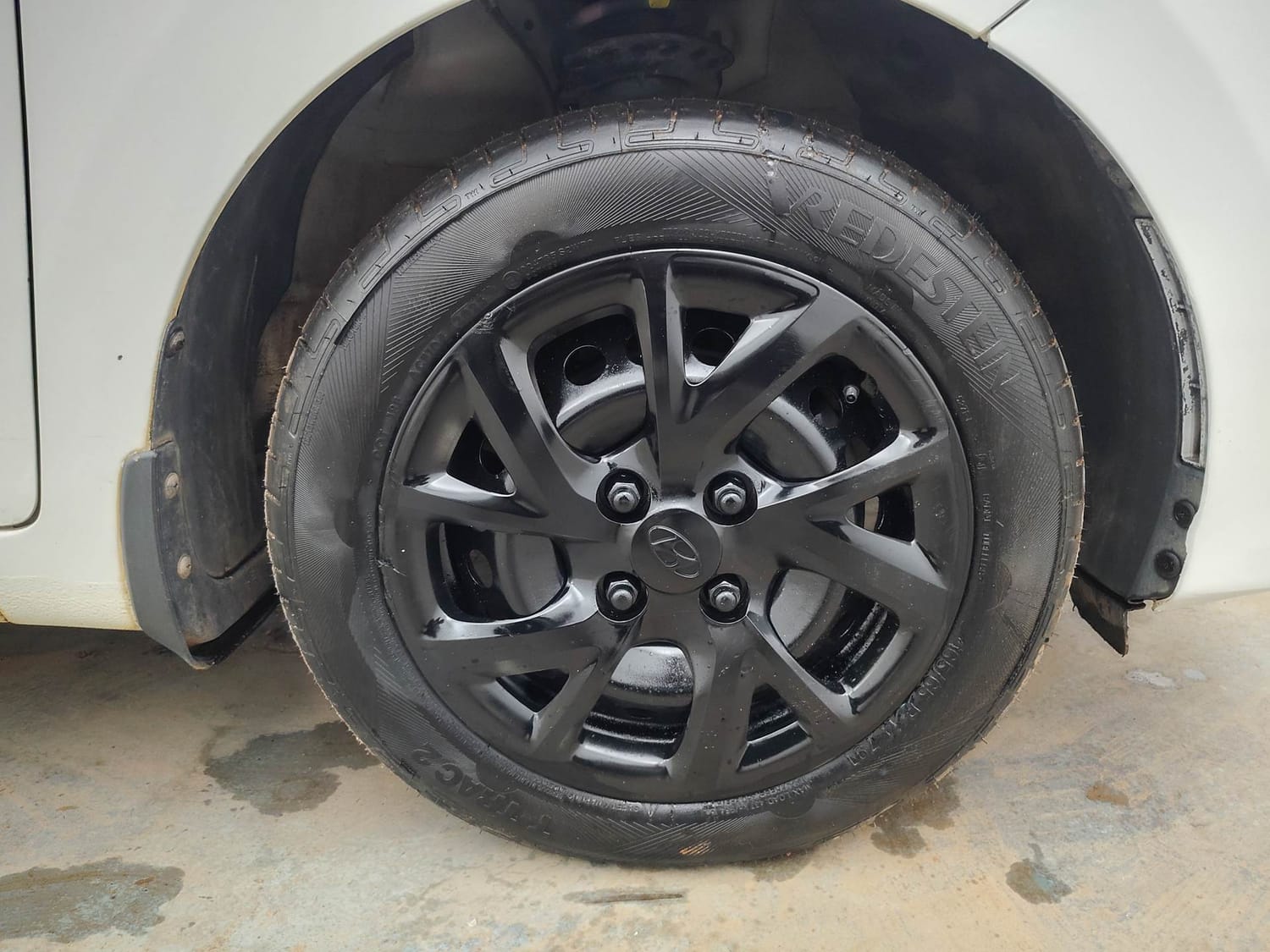 Used 2018 Hyundai Grand i10 Magna 1.2 Kappa VTVT Petrol Manual tyres RIGHT FRONT TYRE RIM VIEW