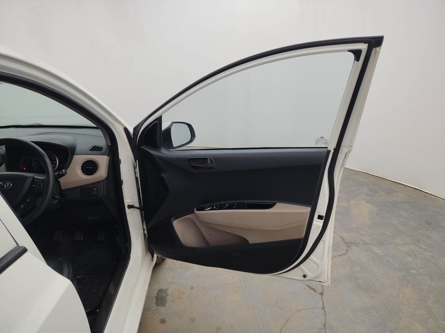 Used 2018 Hyundai Grand i10 Magna 1.2 Kappa VTVT Petrol Manual interior RIGHT FRONT DOOR OPEN VIEW