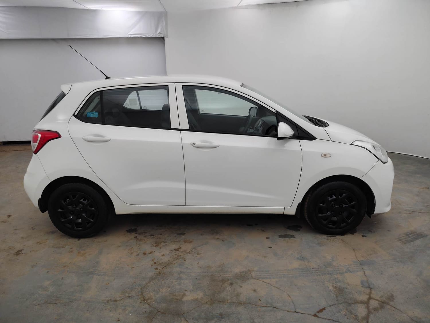 Used 2018 Hyundai Grand i10 Magna 1.2 Kappa VTVT Petrol Manual exterior RIGHT SIDE VIEW