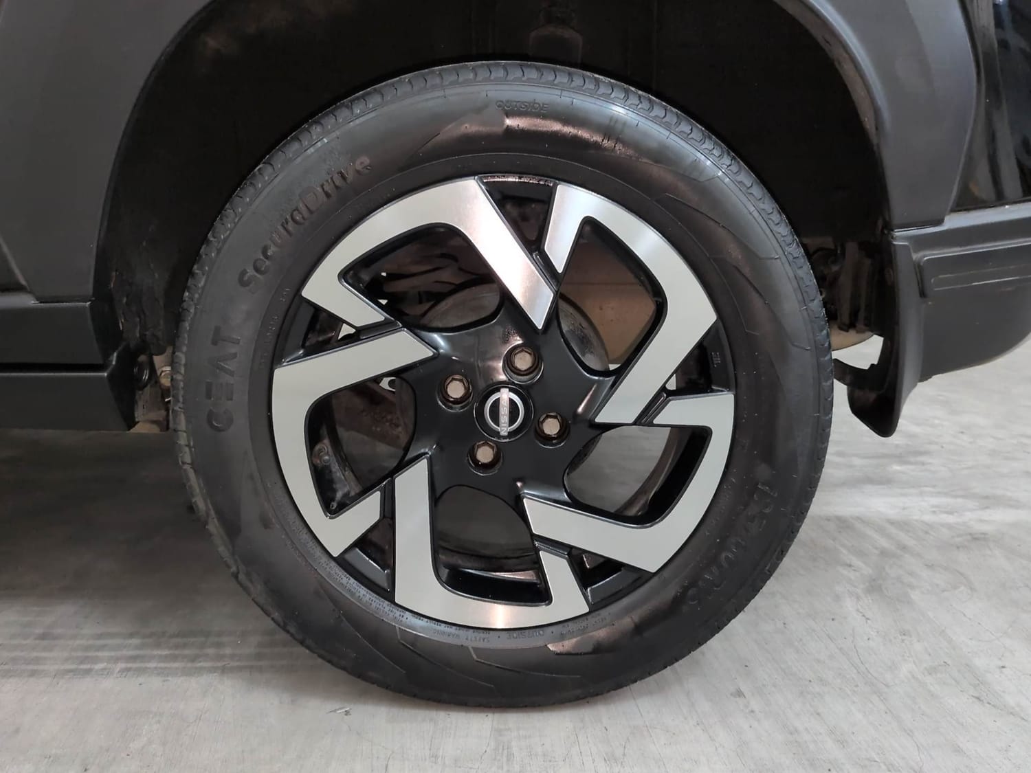 Used 2022 Nissan Magnite XV Premium Turbo CVT Petrol Automatic tyres LEFT REAR TYRE RIM VIEW