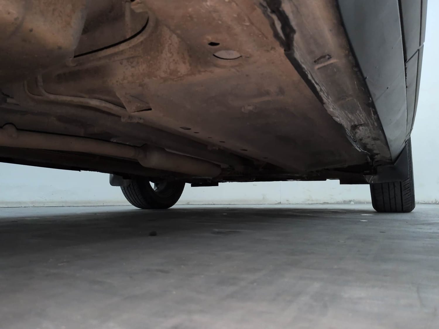 Used 2022 Nissan Magnite XV Premium Turbo CVT Petrol Automatic extra REAR RIGHT UNDERBODY VIEW