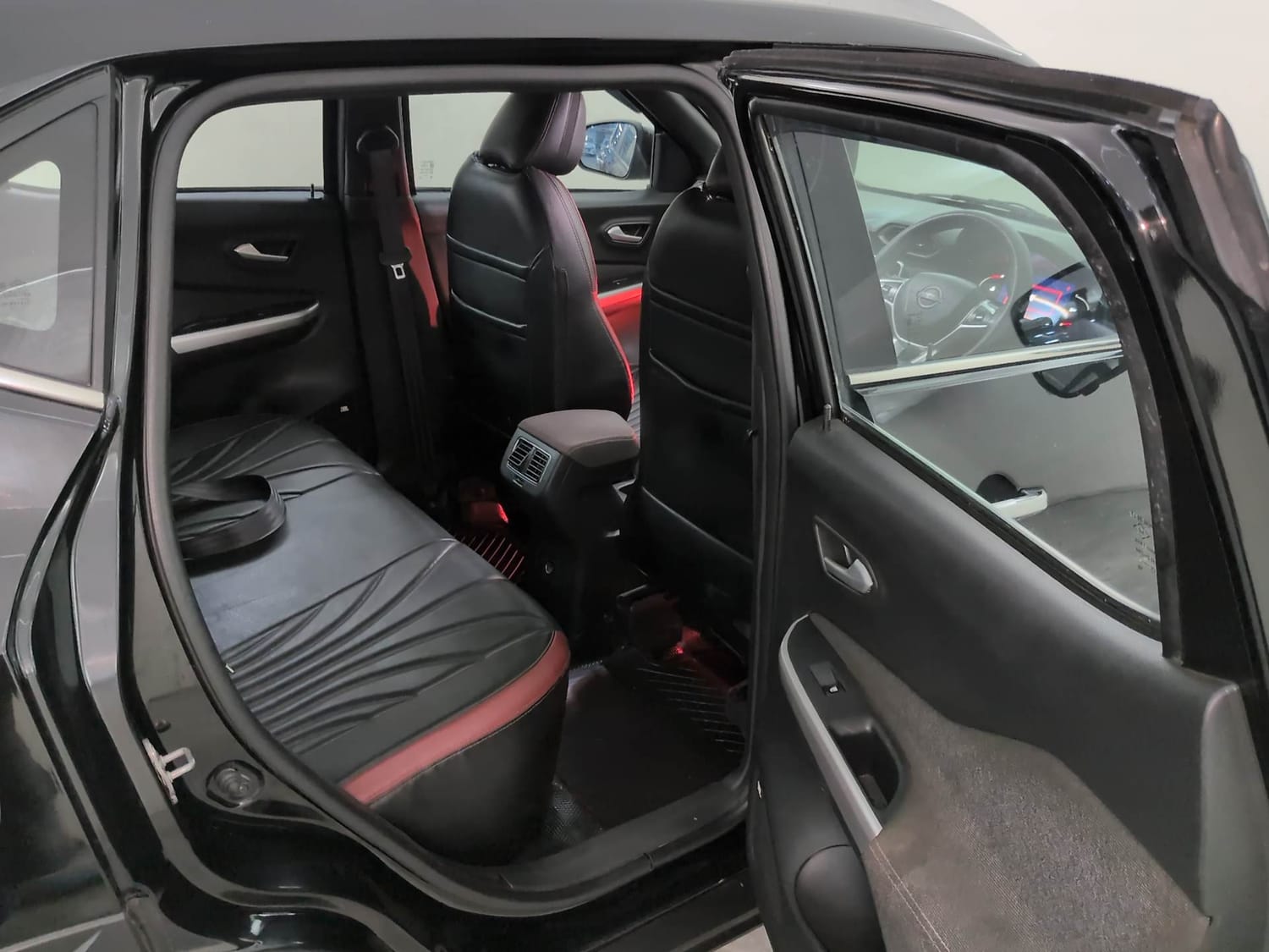 Used 2022 Nissan Magnite XV Premium Turbo CVT Petrol Automatic interior RIGHT SIDE REAR DOOR CABIN VIEW