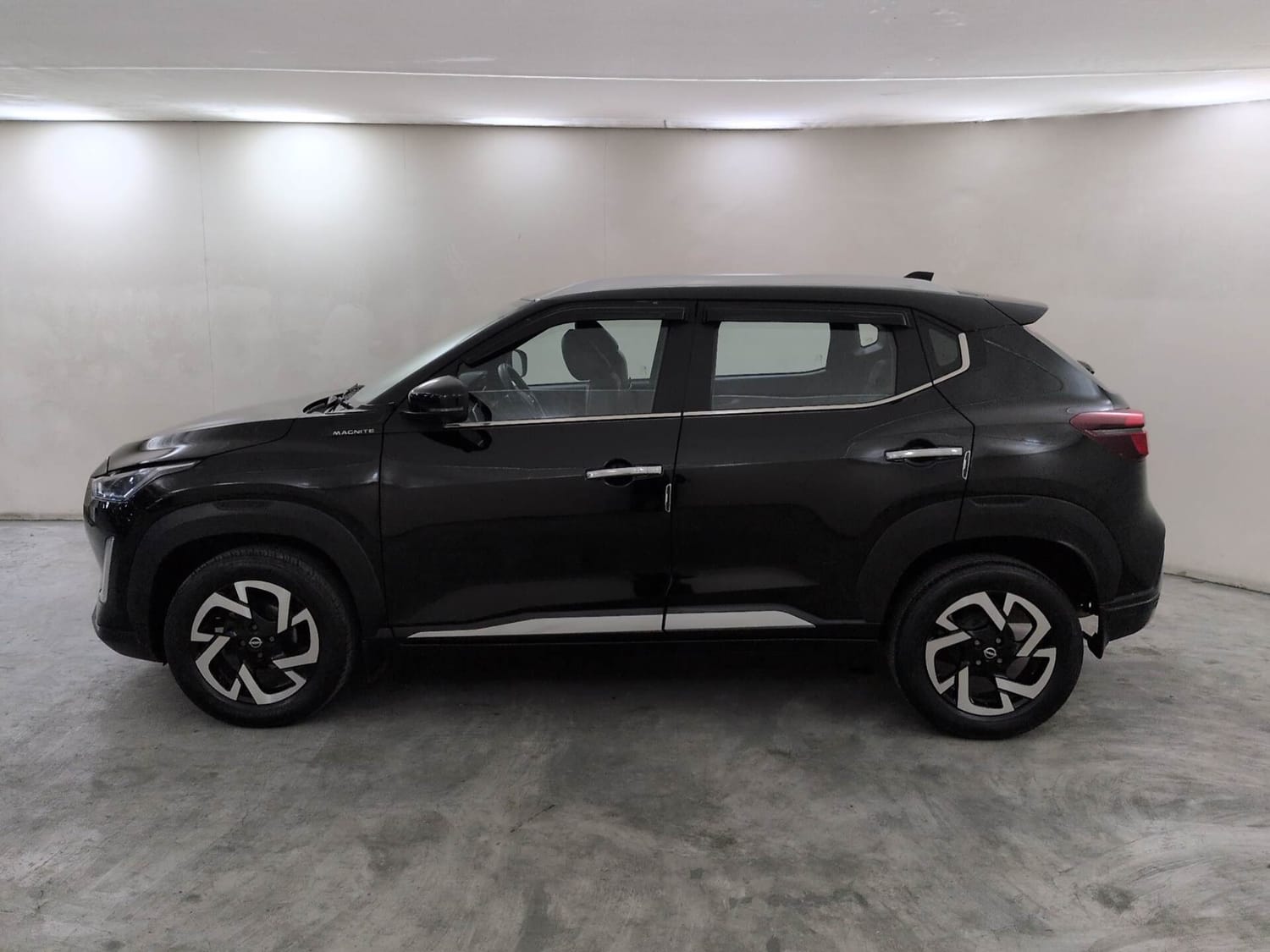 Used 2022 Nissan Magnite XV Premium Turbo CVT Petrol Automatic exterior LEFT SIDE VIEW
