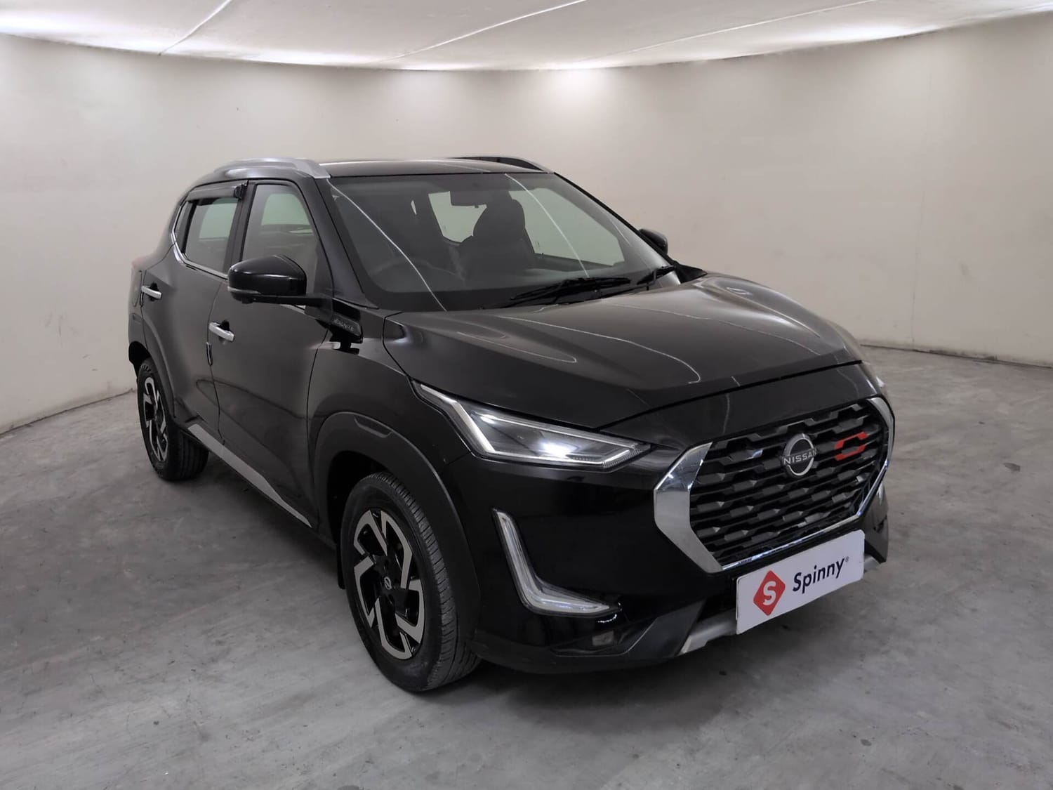 Used 2022 Nissan Magnite XV Premium Turbo CVT Petrol Automatic exterior RIGHT FRONT CORNER VIEW