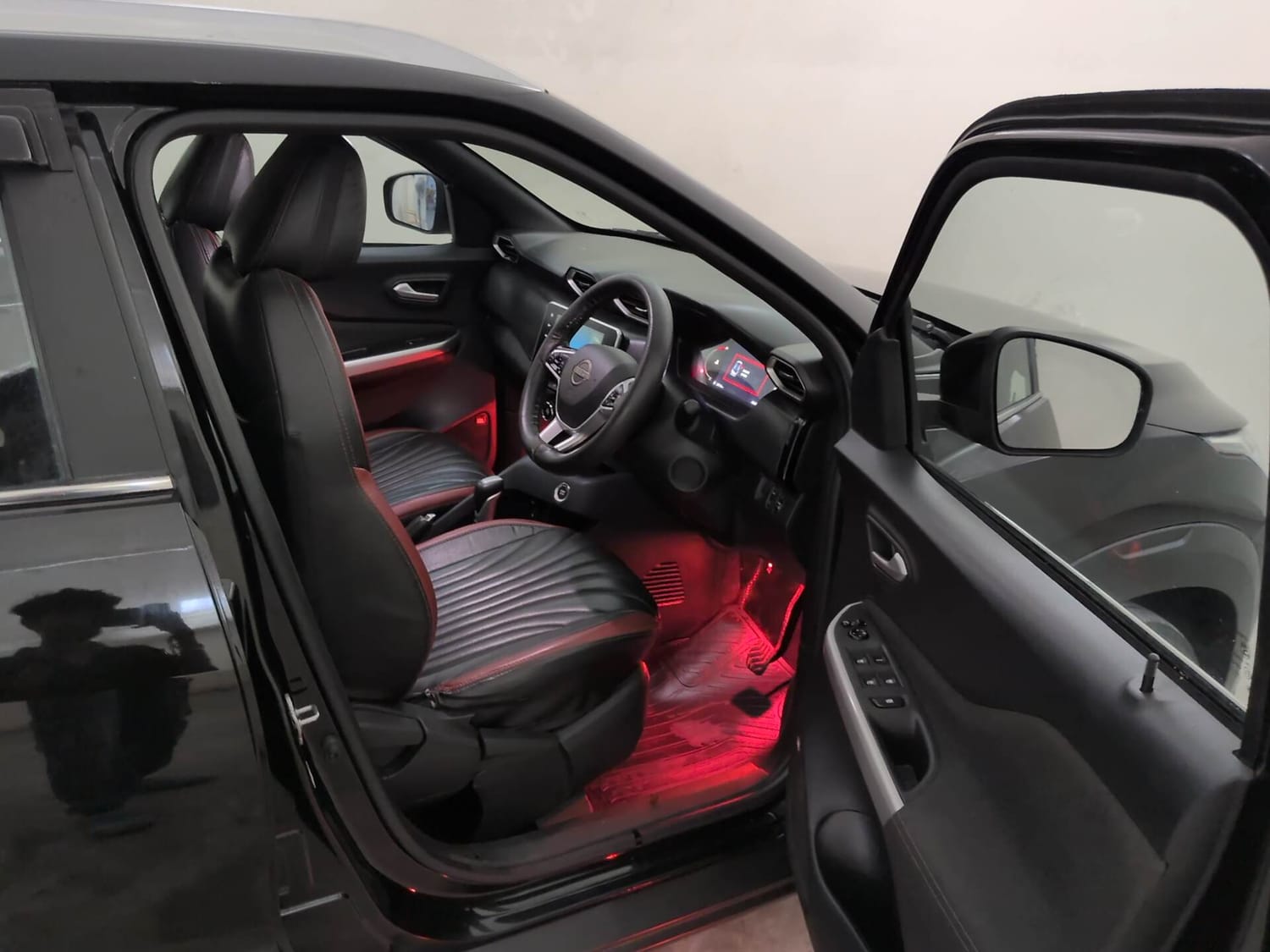 Used 2022 Nissan Magnite XV Premium Turbo CVT Petrol Automatic interior RIGHT SIDE FRONT DOOR CABIN VIEW