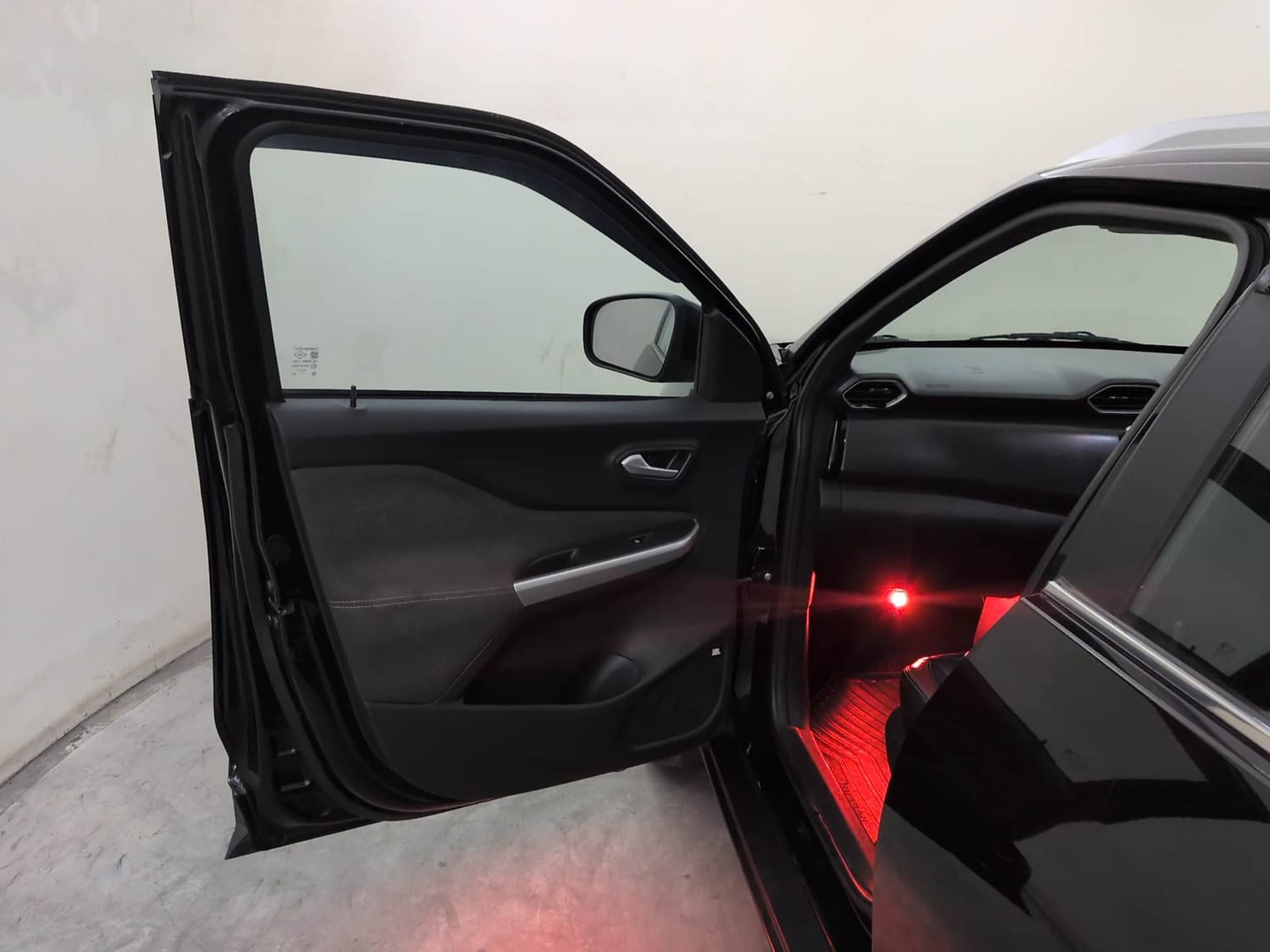 Used 2022 Nissan Magnite XV Premium Turbo CVT Petrol Automatic interior LEFT FRONT DOOR OPEN VIEW