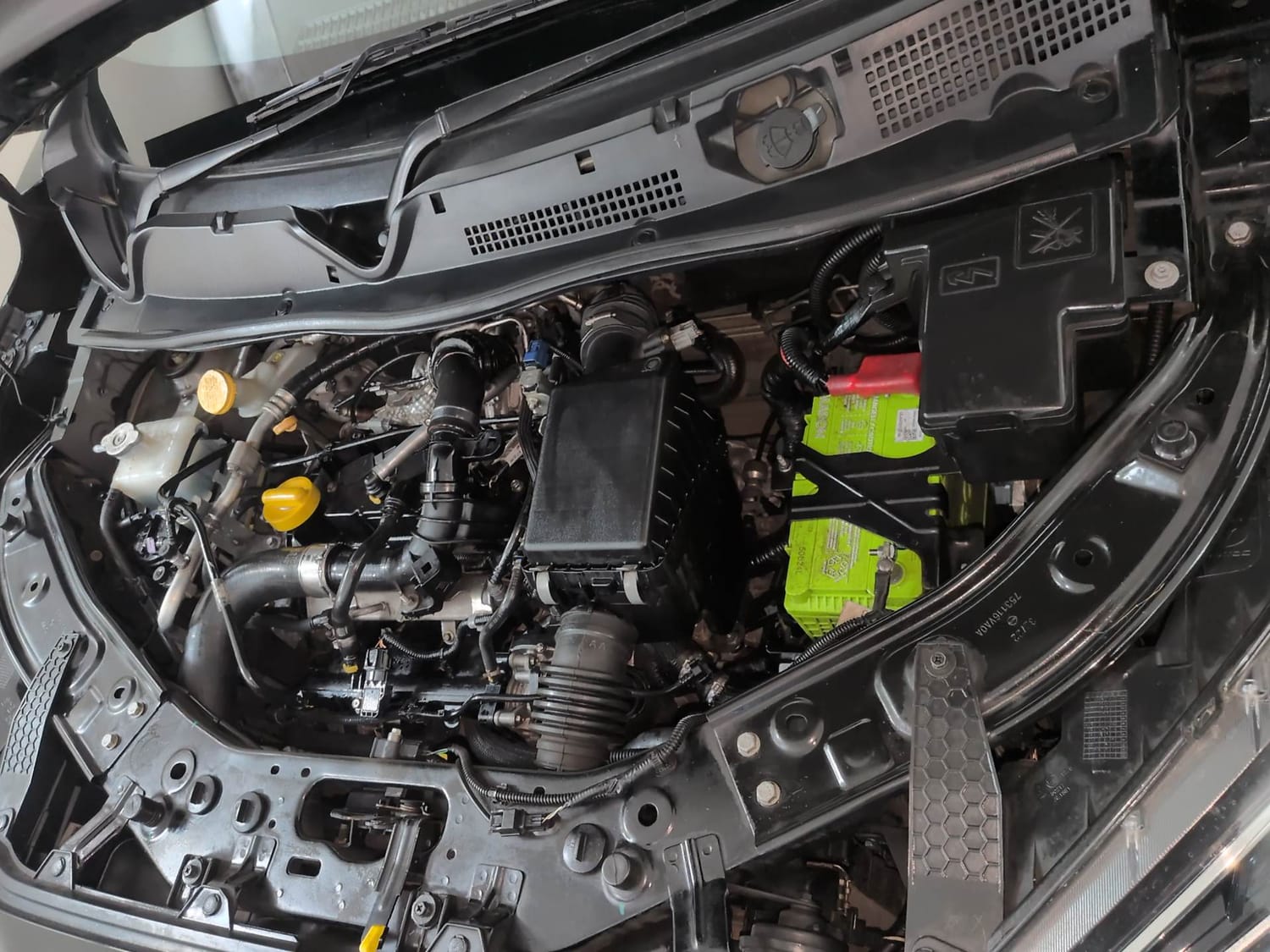 Used 2022 Nissan Magnite XV Premium Turbo CVT Petrol Automatic engine ENGINE LEFT SIDE VIEW