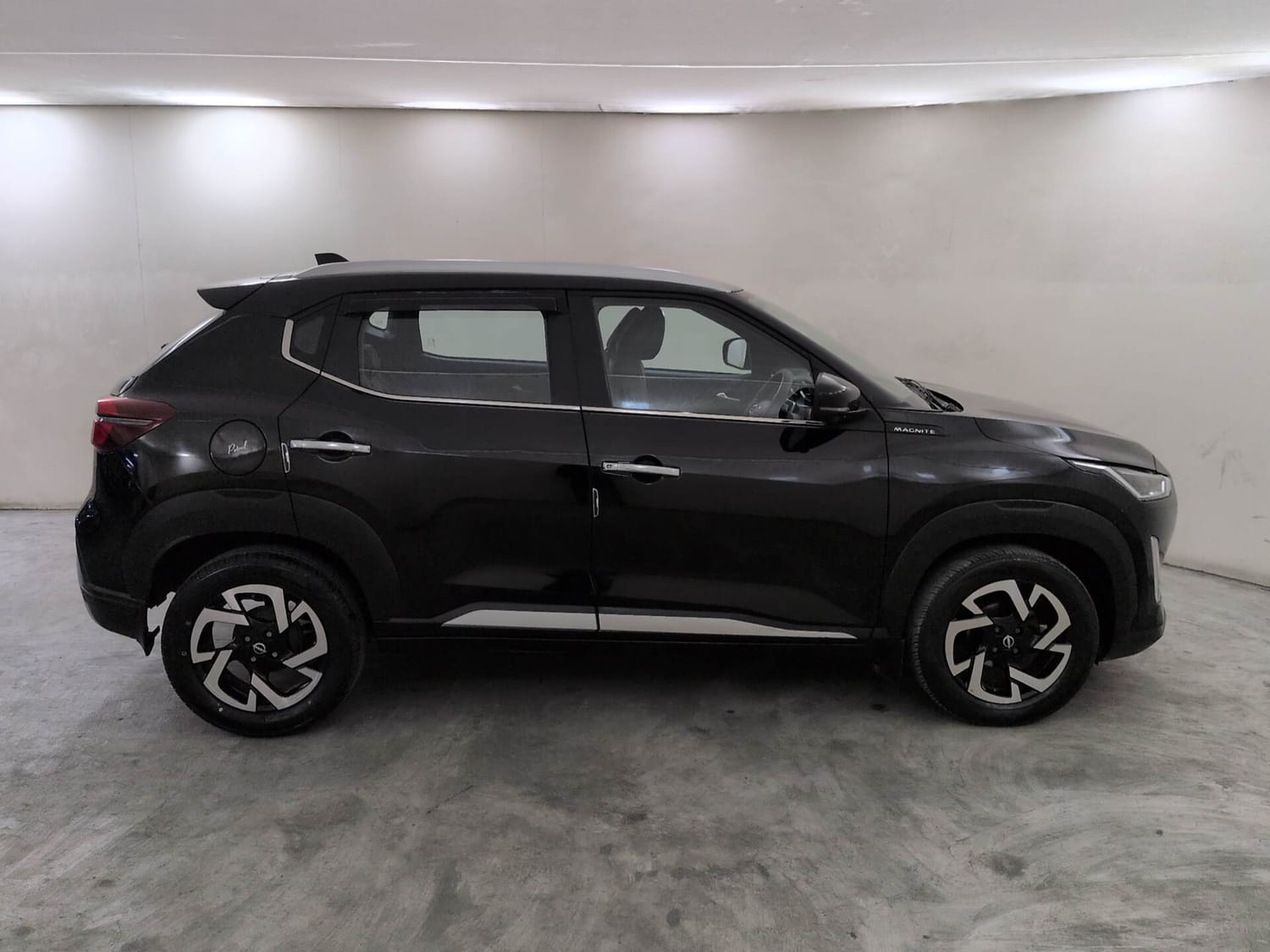 Used 2022 Nissan Magnite XV Premium Turbo CVT Petrol Automatic exterior RIGHT SIDE VIEW