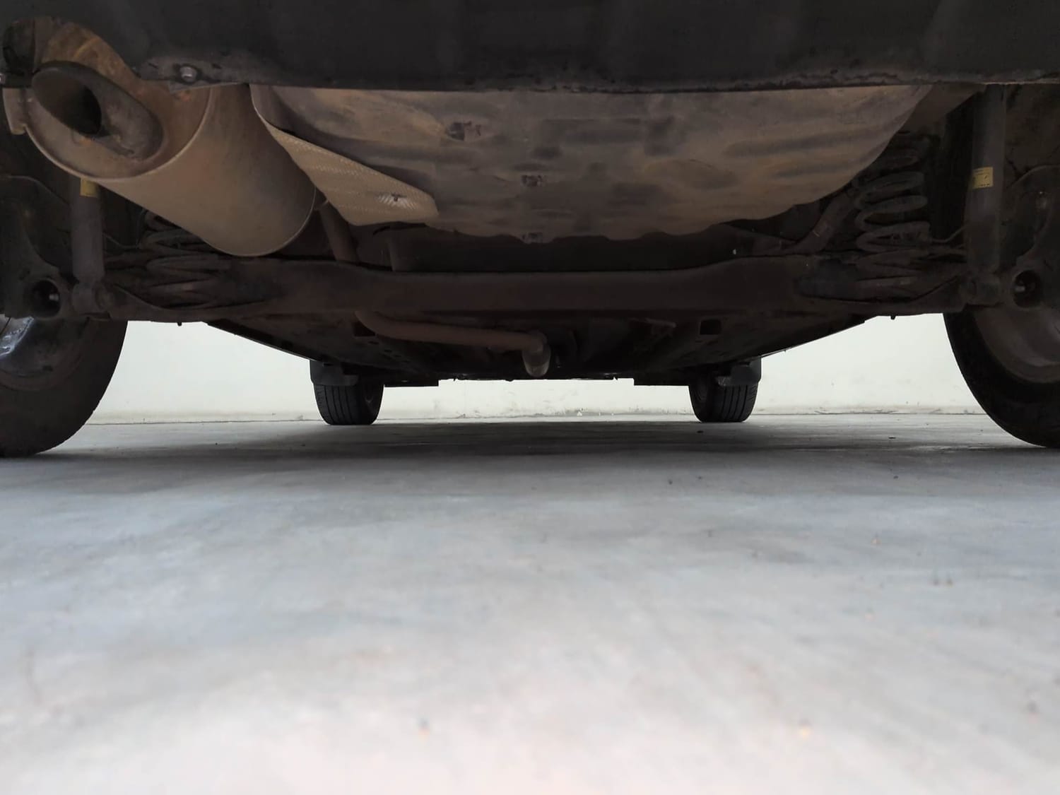 Used 2022 Nissan Magnite XV Premium Turbo CVT Petrol Automatic extra REAR UNDERBODY VIEW (TAKEN FROM REAR)