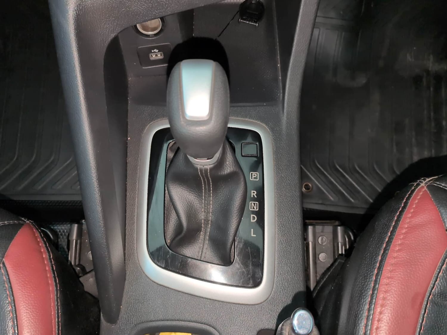 Used 2022 Nissan Magnite XV Premium Turbo CVT Petrol Automatic interior GEAR  KNOB VIEW