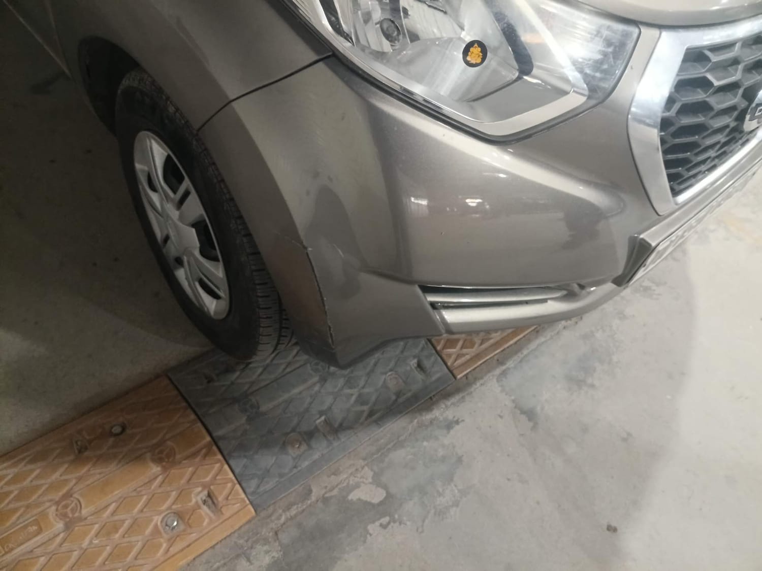 Used 2018 Datsun Redi-GO S 1.0 AMT Petrol Automatic dents MINOR SCRATCH