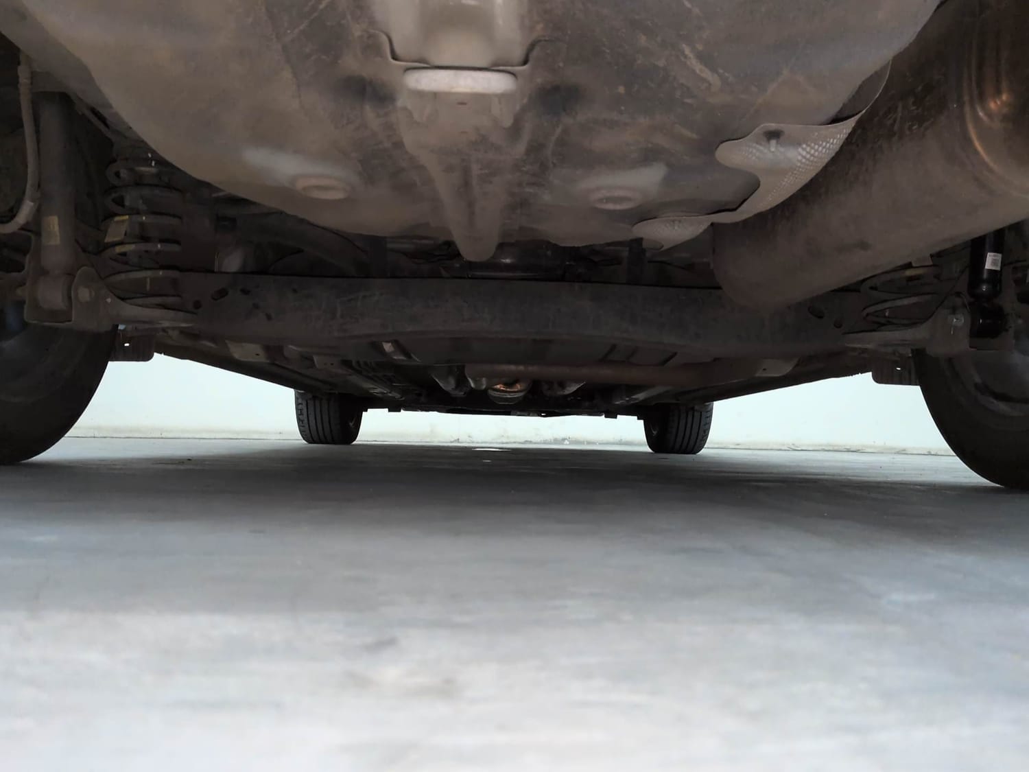 Used 2024 Hyundai Verna SX (O) 1.5 Turbo Petrol DCT Petrol Automatic extra REAR UNDERBODY VIEW (TAKEN FROM REAR)