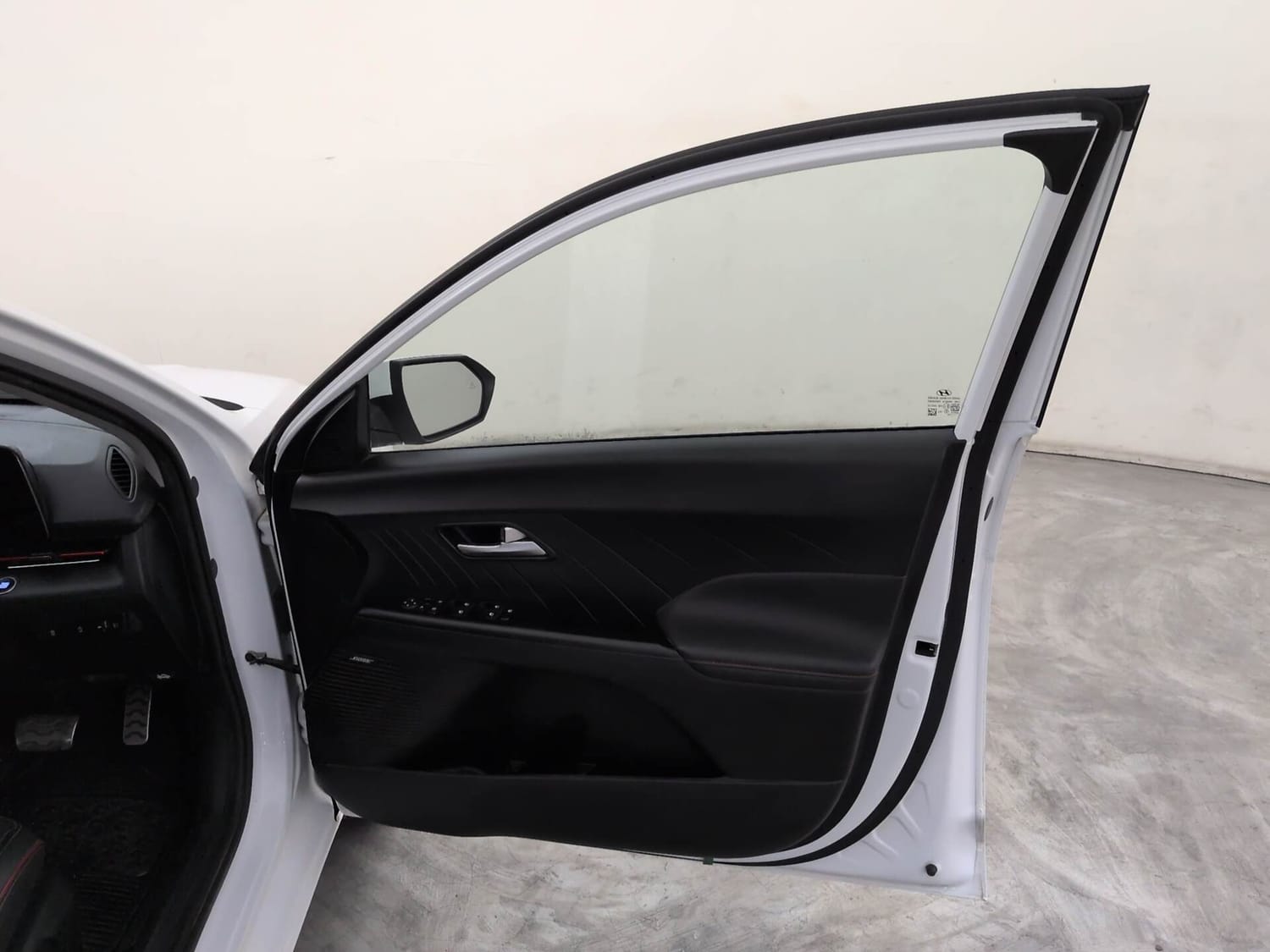 Used 2024 Hyundai Verna SX (O) 1.5 Turbo Petrol DCT Petrol Automatic interior RIGHT FRONT DOOR OPEN VIEW
