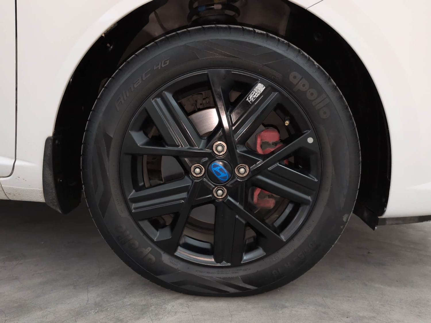 Used 2024 Hyundai Verna SX (O) 1.5 Turbo Petrol DCT Petrol Automatic tyres RIGHT FRONT TYRE RIM VIEW