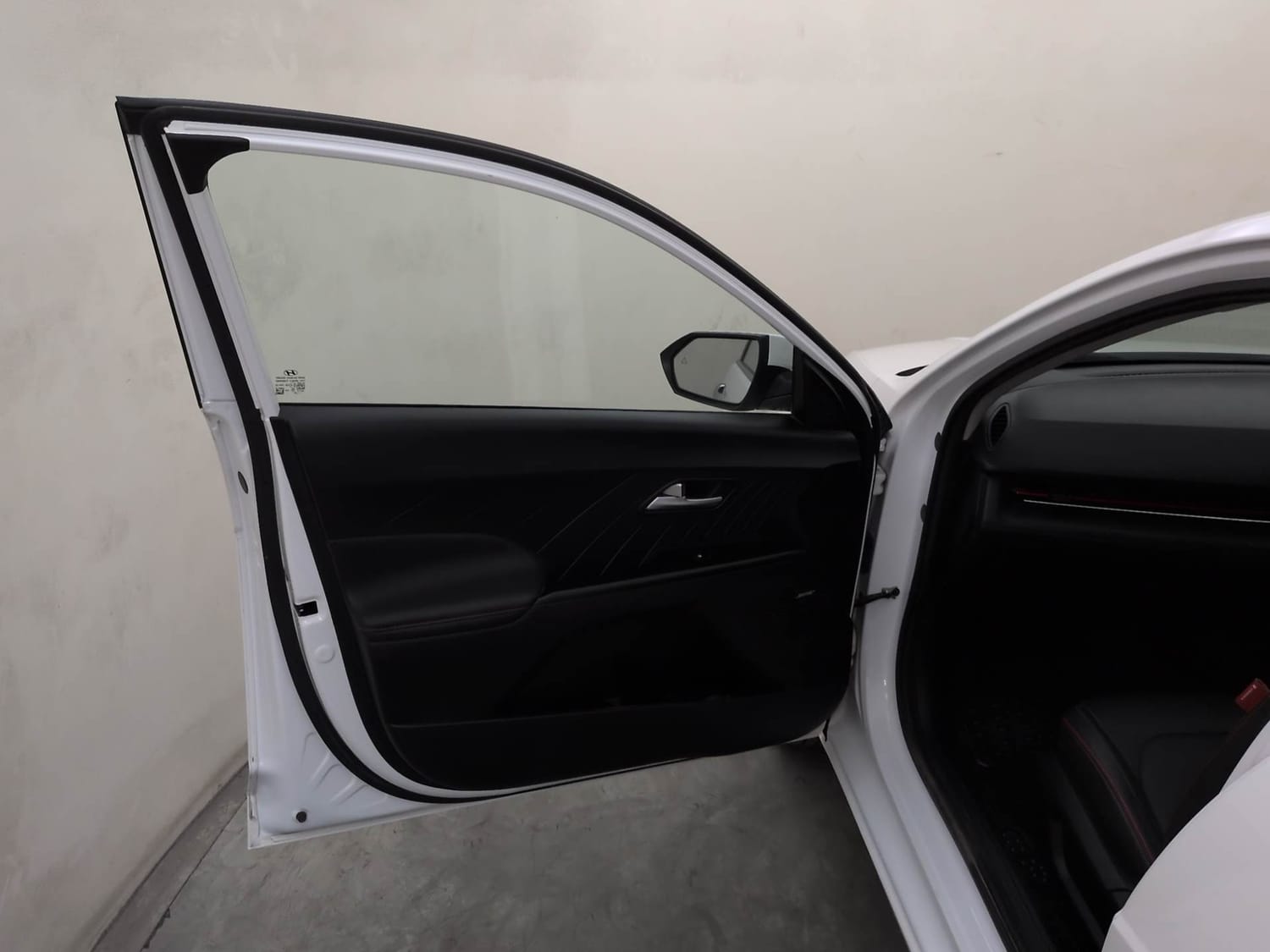 Used 2024 Hyundai Verna SX (O) 1.5 Turbo Petrol DCT Petrol Automatic interior LEFT FRONT DOOR OPEN VIEW