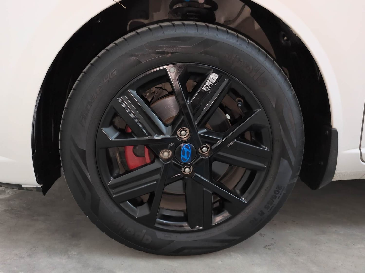 Used 2024 Hyundai Verna SX (O) 1.5 Turbo Petrol DCT Petrol Automatic tyres LEFT FRONT TYRE RIM VIEW