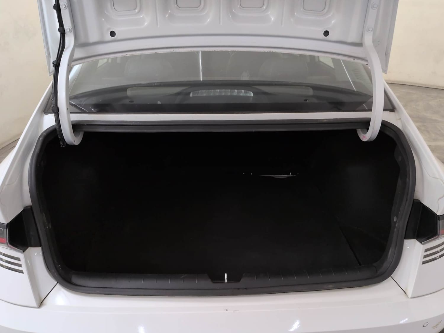 Used 2024 Hyundai Verna SX (O) 1.5 Turbo Petrol DCT Petrol Automatic interior DICKY INSIDE VIEW