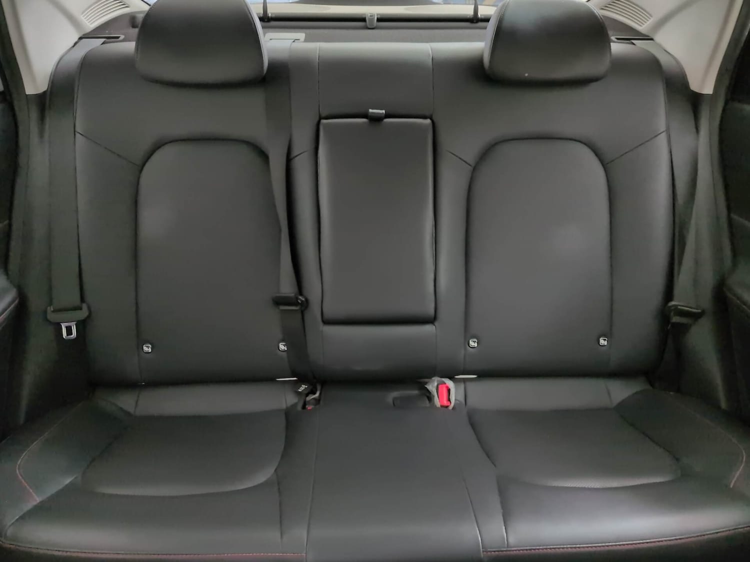 Used 2024 Hyundai Verna SX (O) 1.5 Turbo Petrol DCT Petrol Automatic interior REAR SEAT CONDITION VIEW