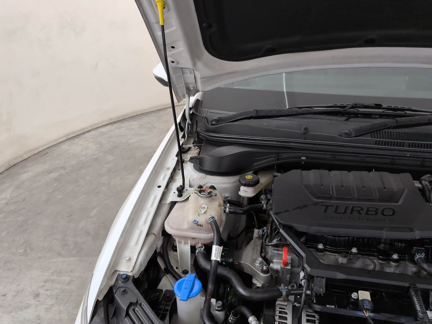 Used 2024 Hyundai Verna SX (O) 1.5 Turbo Petrol DCT Petrol Automatic engine ENGINE RIGHT SIDE HINGE & APRON VIEW