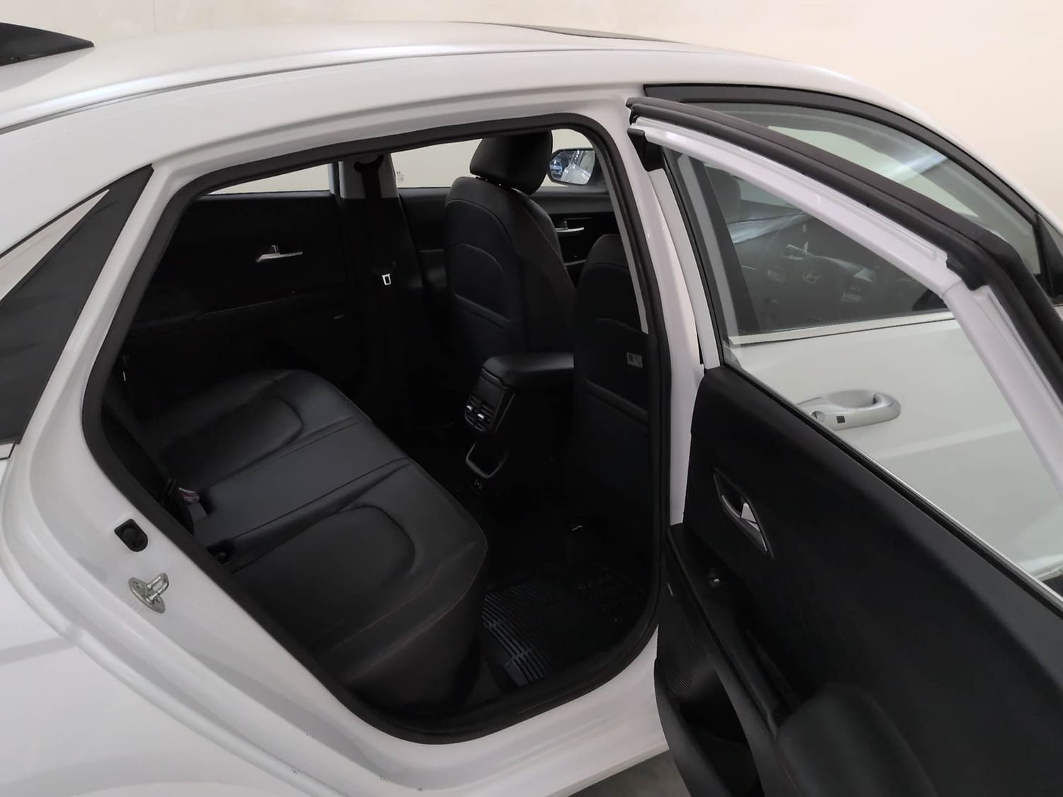 Used 2024 Hyundai Verna SX (O) 1.5 Turbo Petrol DCT Petrol Automatic interior RIGHT SIDE REAR DOOR CABIN VIEW