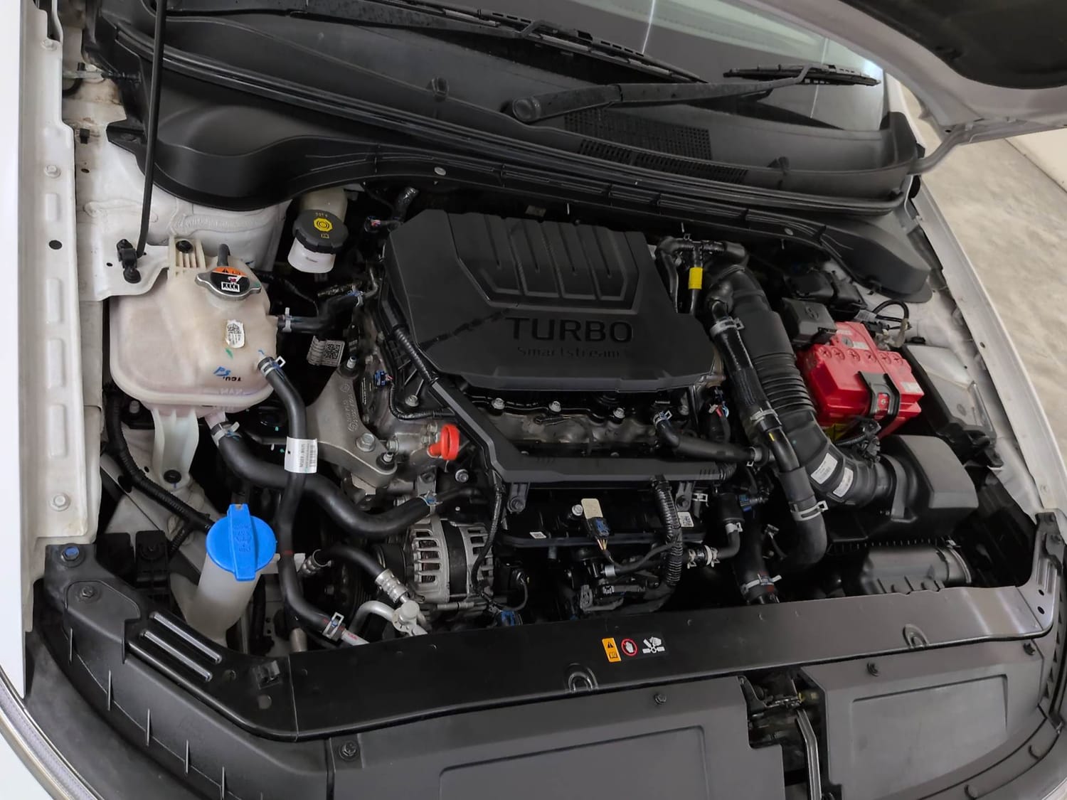 Used 2024 Hyundai Verna SX (O) 1.5 Turbo Petrol DCT Petrol Automatic engine ENGINE RIGHT SIDE VIEW
