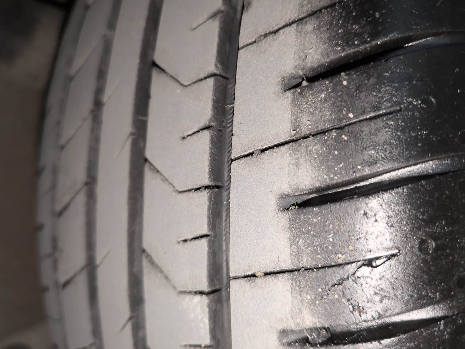 Used 2024 Hyundai Verna SX (O) 1.5 Turbo Petrol DCT Petrol Automatic tyres LEFT REAR TYRE TREAD VIEW