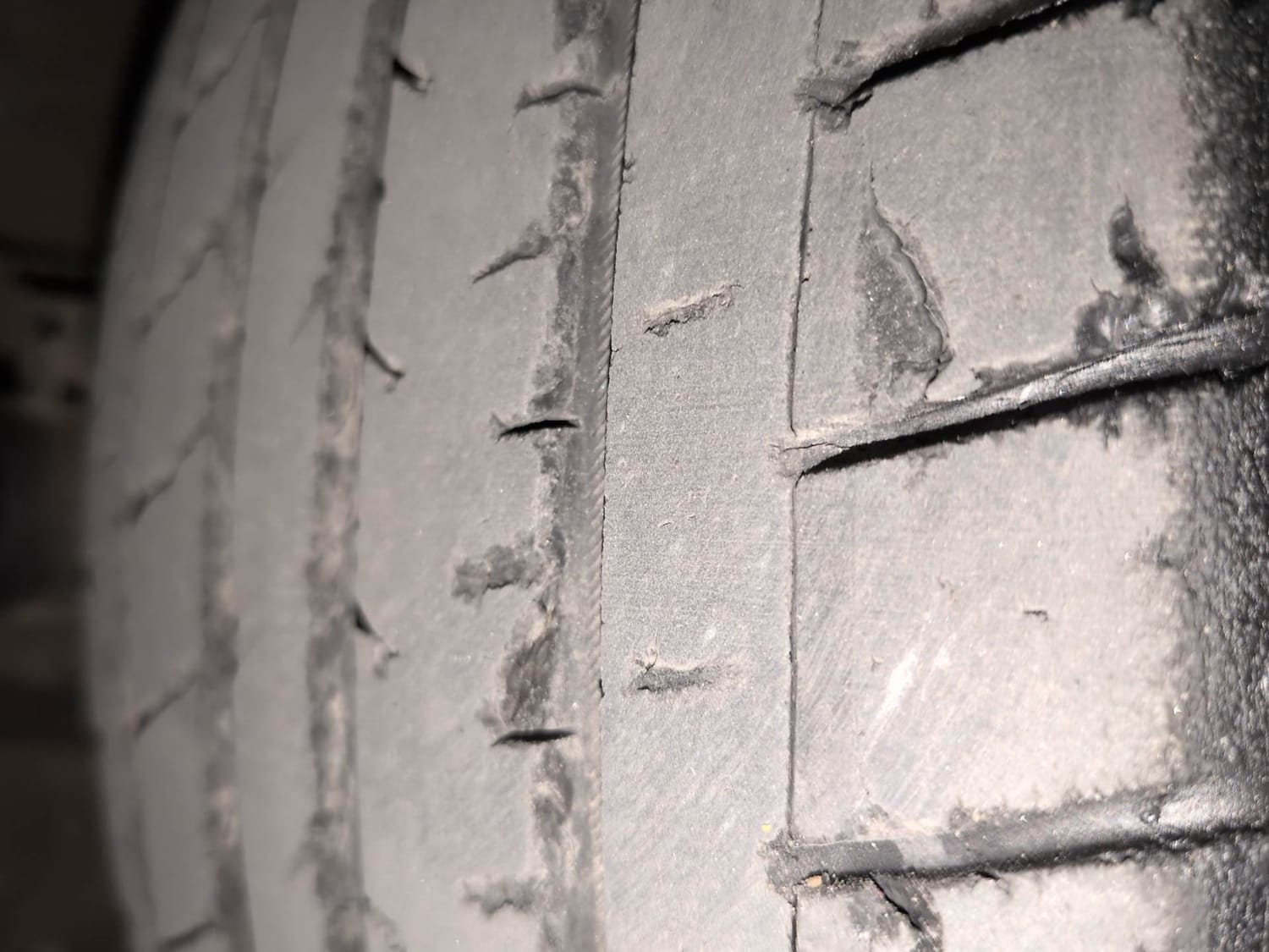 Used 2024 Hyundai Verna SX (O) 1.5 Turbo Petrol DCT Petrol Automatic tyres LEFT FRONT TYRE TREAD VIEW