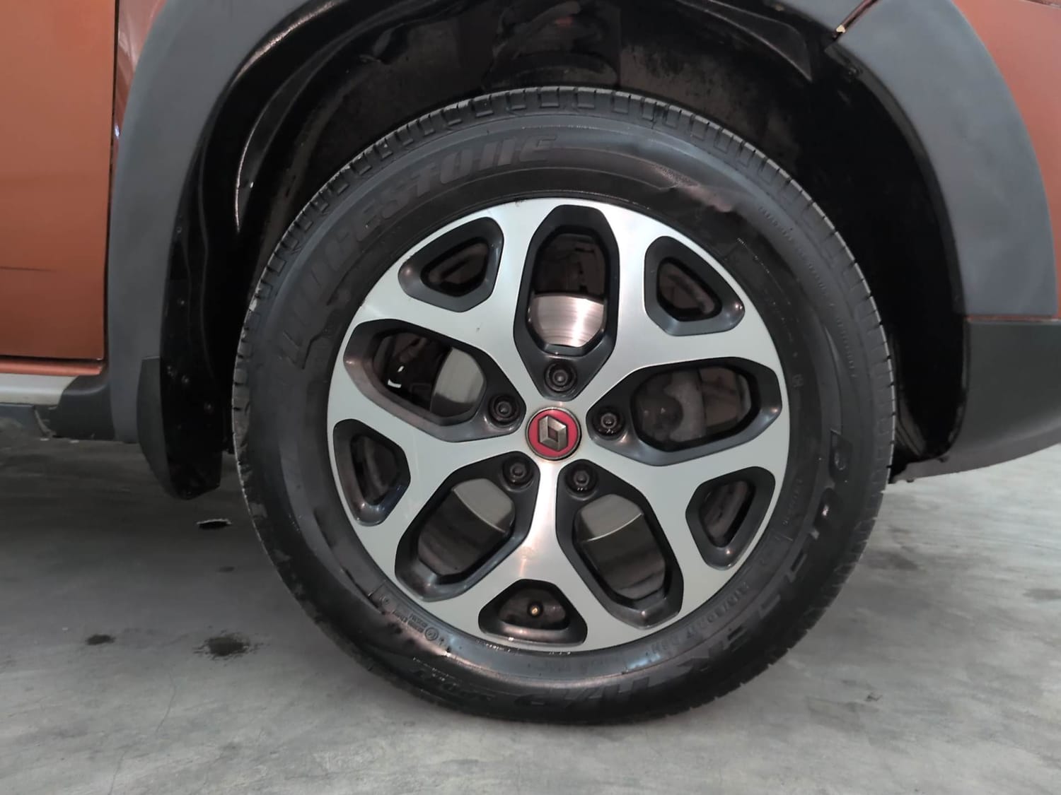 Used 2021 Renault Duster RXZ 1.3 Turbo Petrol MT Petrol Manual tyres RIGHT FRONT TYRE RIM VIEW