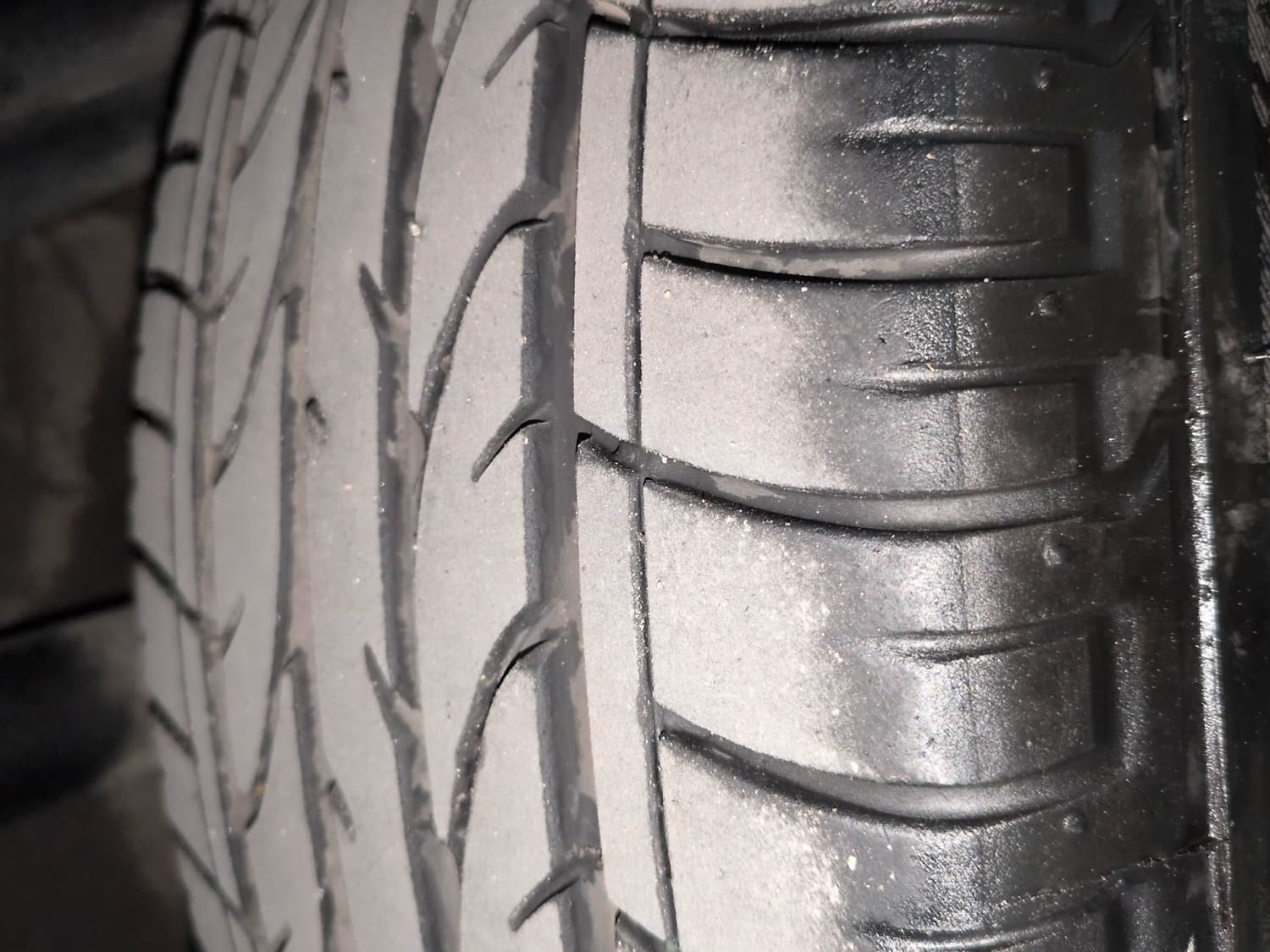 Used 2021 Renault Duster RXZ 1.3 Turbo Petrol MT Petrol Manual tyres RIGHT REAR TYRE TREAD VIEW