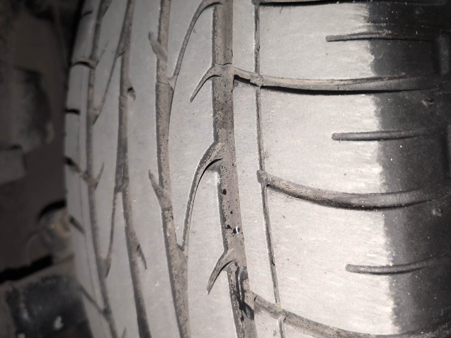 Used 2021 Renault Duster RXZ 1.3 Turbo Petrol MT Petrol Manual tyres RIGHT FRONT TYRE TREAD VIEW