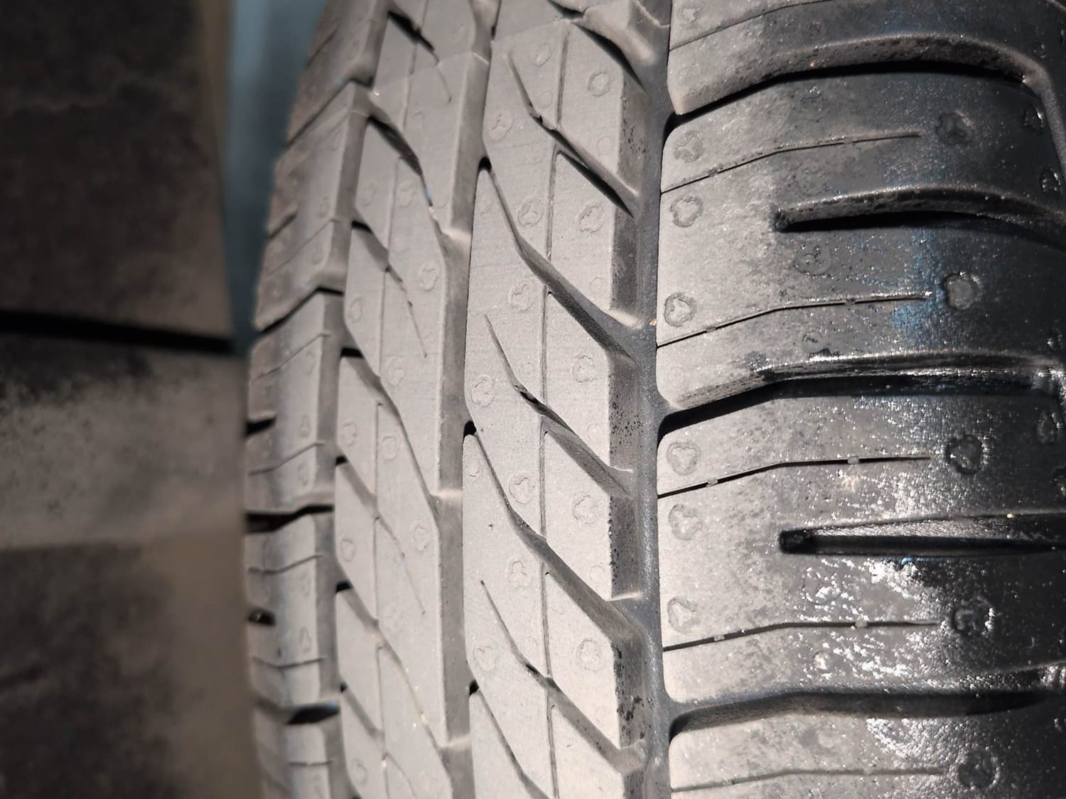 Used 2018 Renault Kwid RXT (O) 1.0 SCE Edition Petrol Manual tyres LEFT REAR TYRE TREAD VIEW