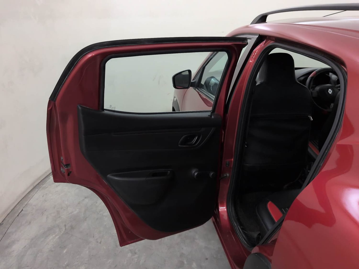 Used 2018 Renault Kwid RXT (O) 1.0 SCE Edition Petrol Manual interior LEFT REAR DOOR OPEN VIEW
