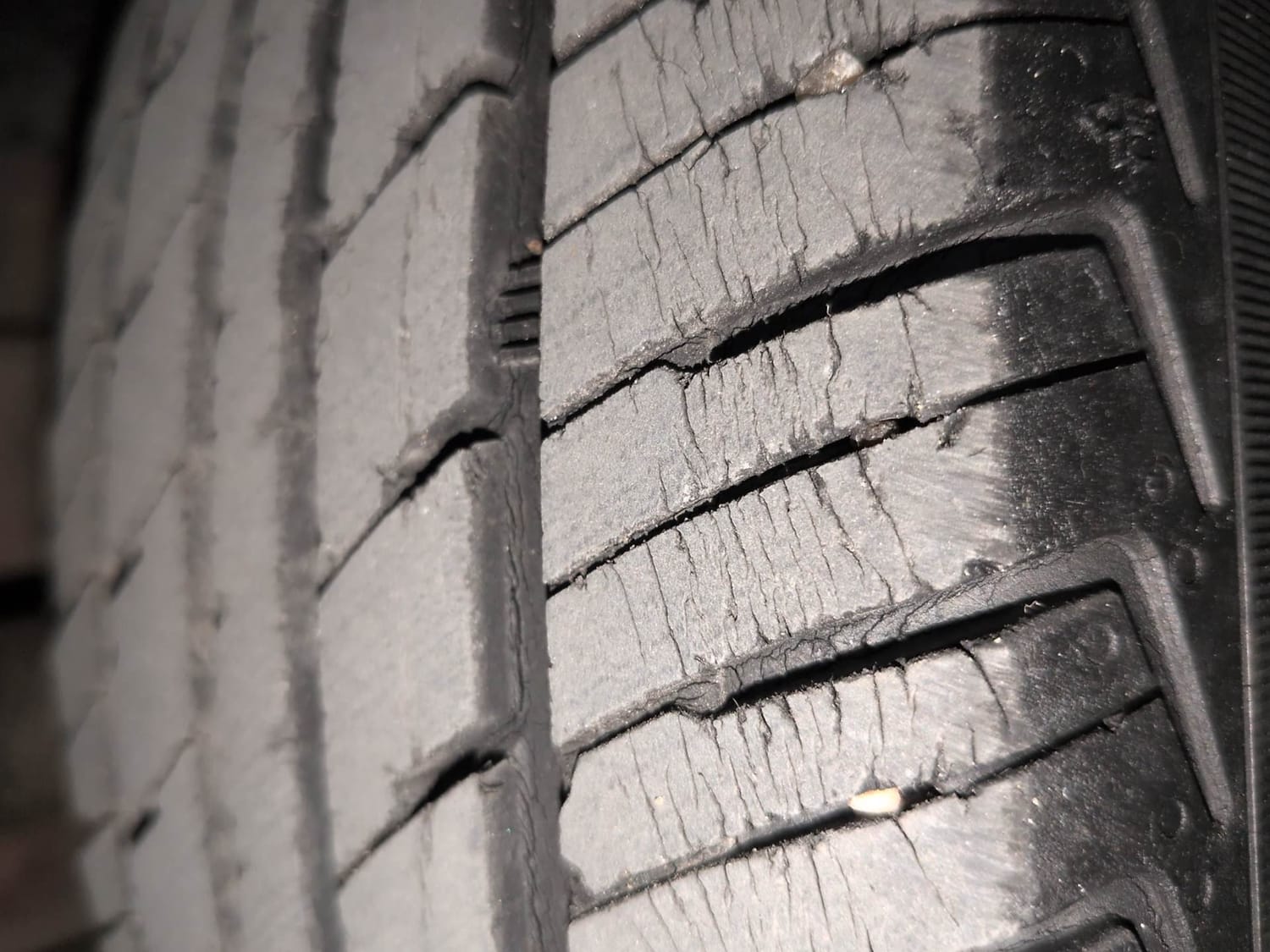 Used 2018 Renault Kwid RXT (O) 1.0 SCE Edition Petrol Manual tyres RIGHT FRONT TYRE TREAD VIEW