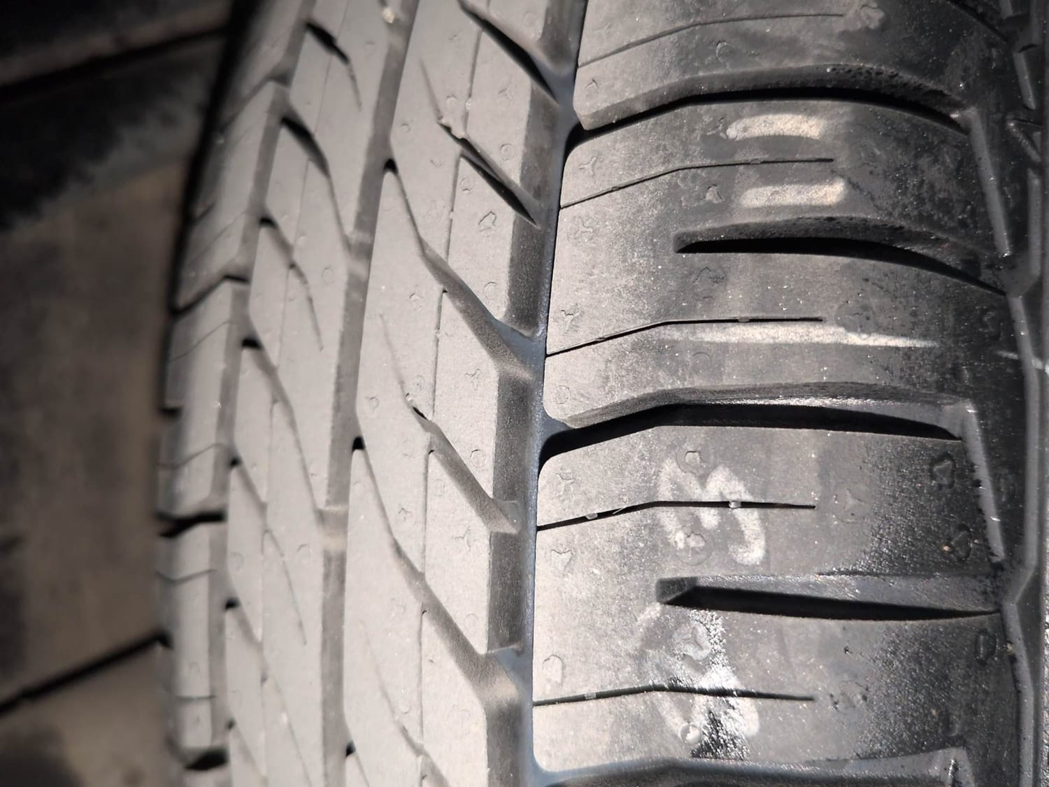 Used 2018 Renault Kwid RXT (O) 1.0 SCE Edition Petrol Manual tyres RIGHT REAR TYRE TREAD VIEW