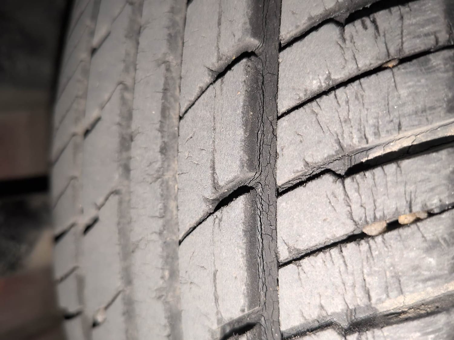 Used 2018 Renault Kwid RXT (O) 1.0 SCE Edition Petrol Manual tyres LEFT FRONT TYRE TREAD VIEW