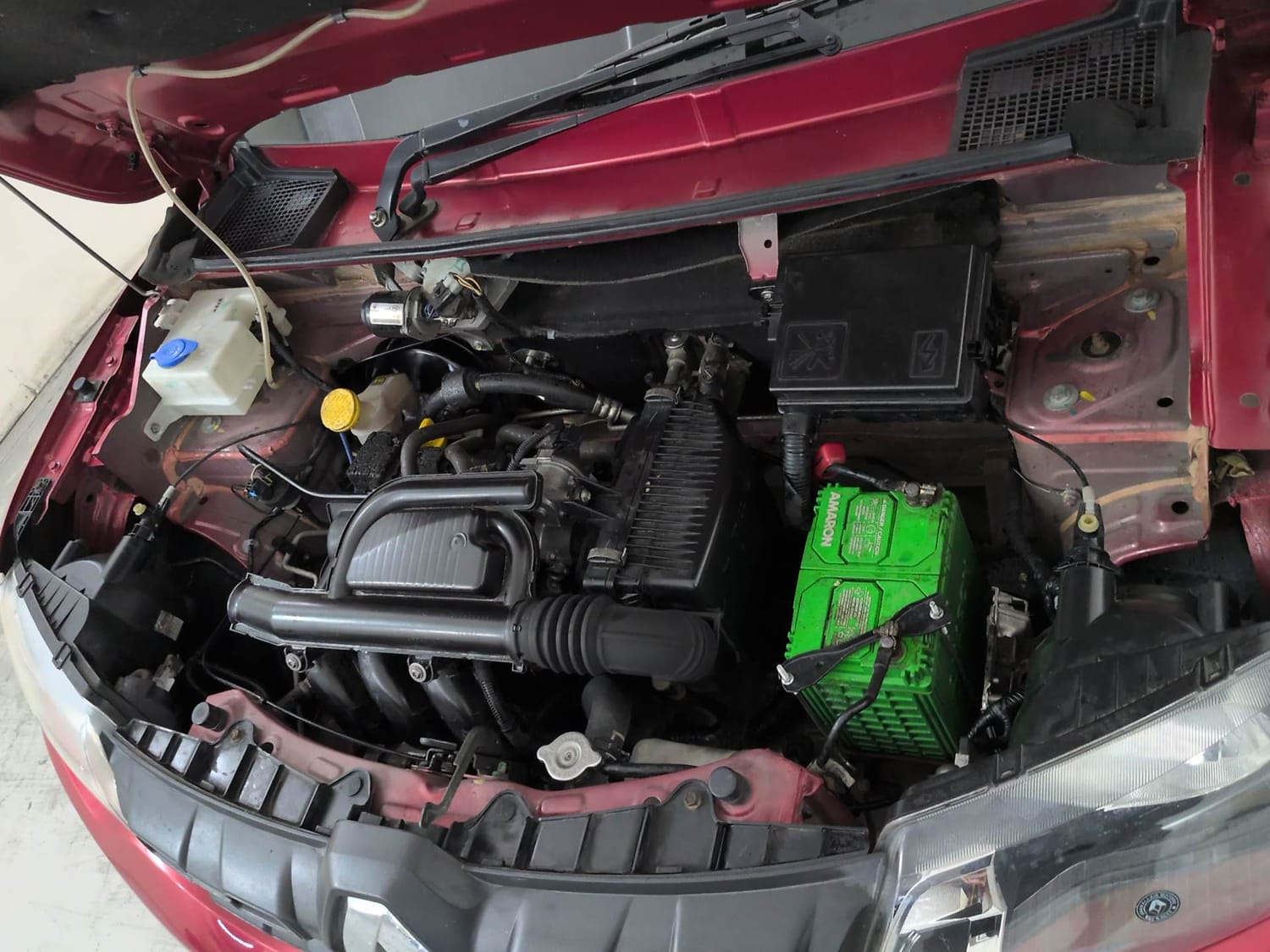 Used 2018 Renault Kwid RXT (O) 1.0 SCE Edition Petrol Manual engine ENGINE LEFT SIDE VIEW