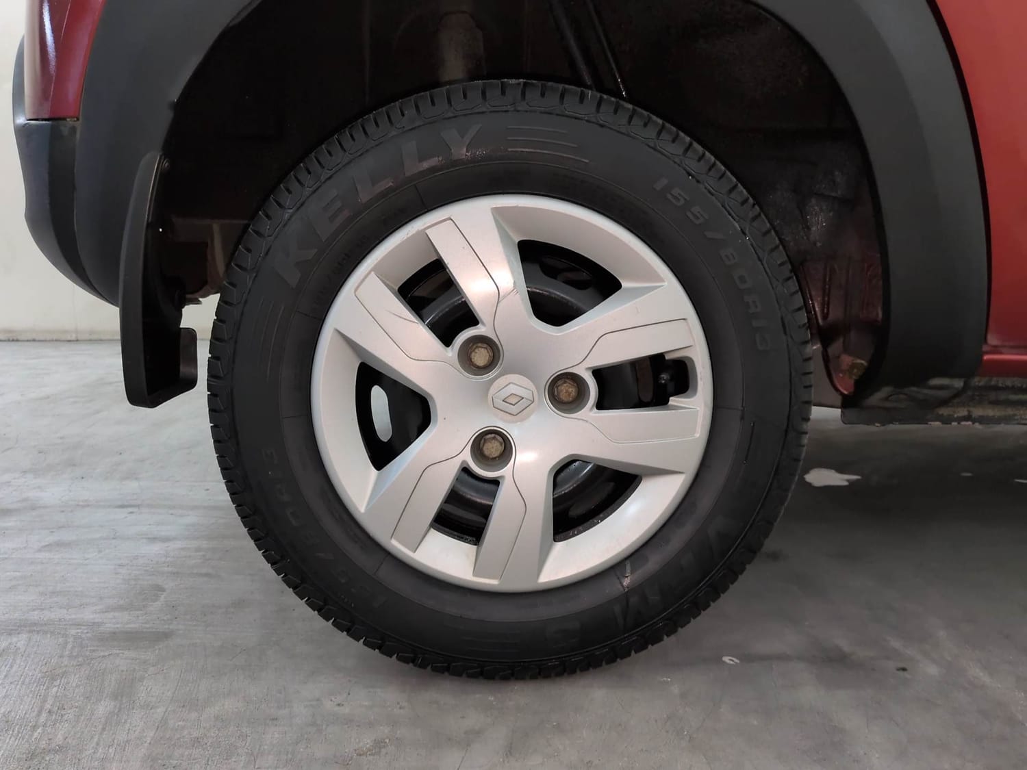 Used 2018 Renault Kwid RXT (O) 1.0 SCE Edition Petrol Manual tyres RIGHT REAR TYRE RIM VIEW