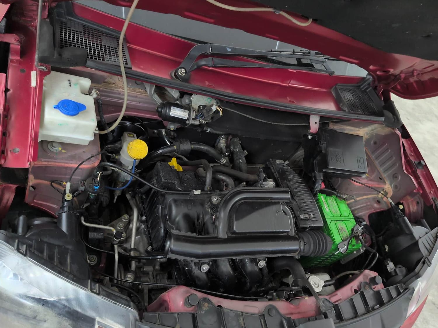 Used 2018 Renault Kwid RXT (O) 1.0 SCE Edition Petrol Manual engine ENGINE RIGHT SIDE VIEW